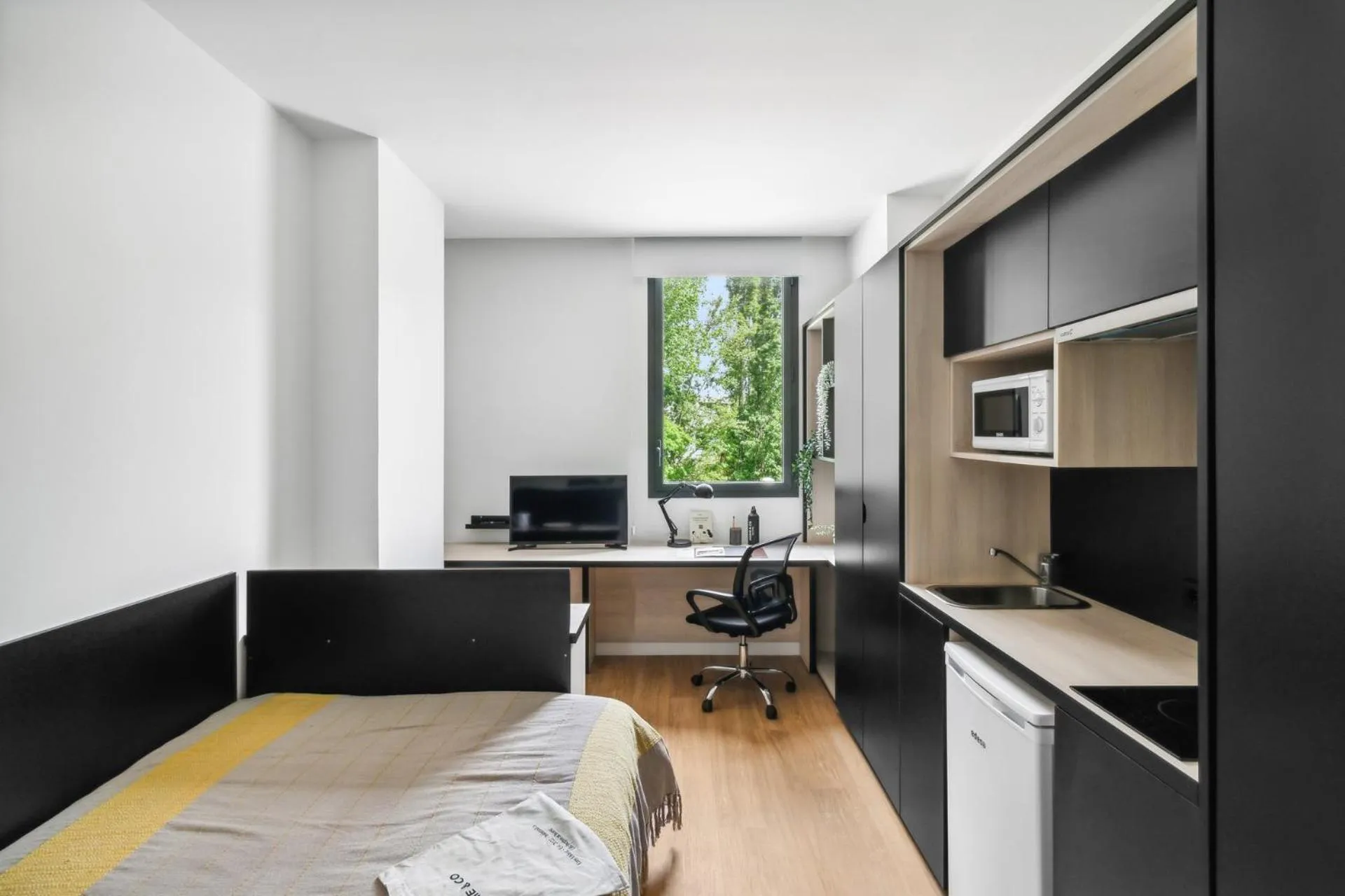 TV and multimedia, Bed in Home and CoLiving Pamplona