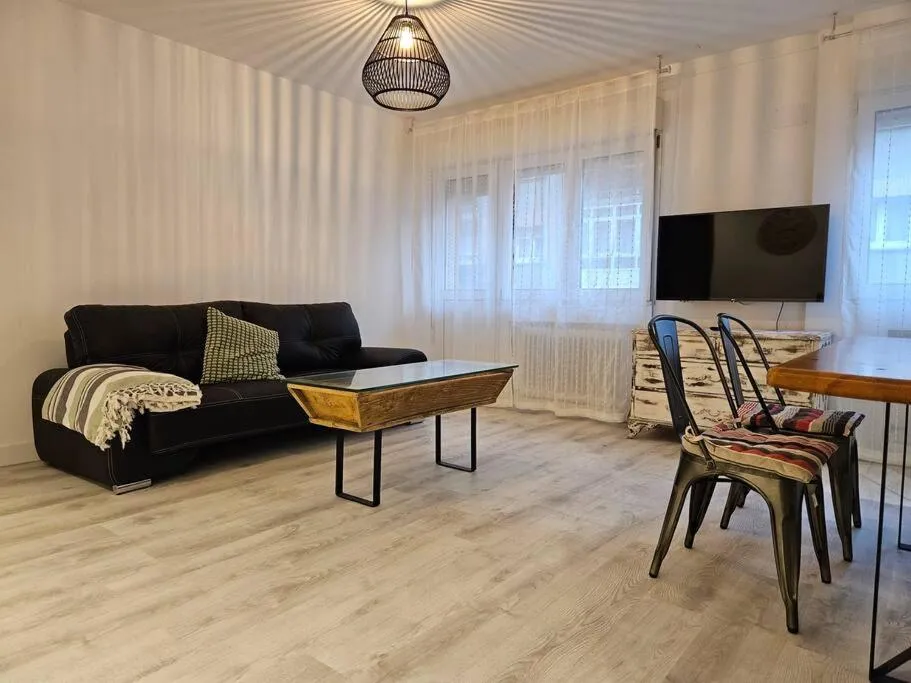 1A108 Amplio y moderno apartamento by R2R Consulting