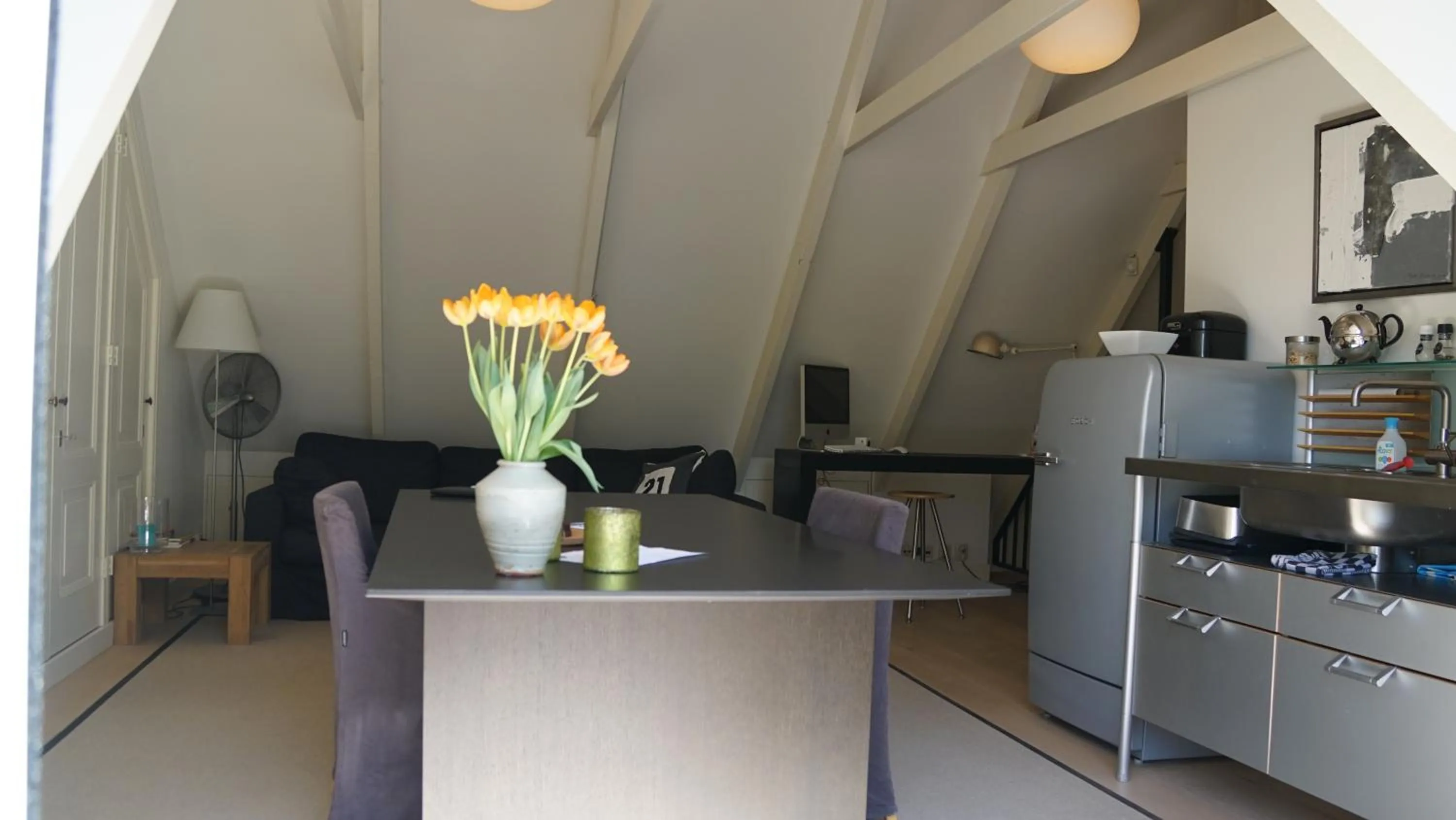 Coffee/tea facilities in Room One-Twenty-One