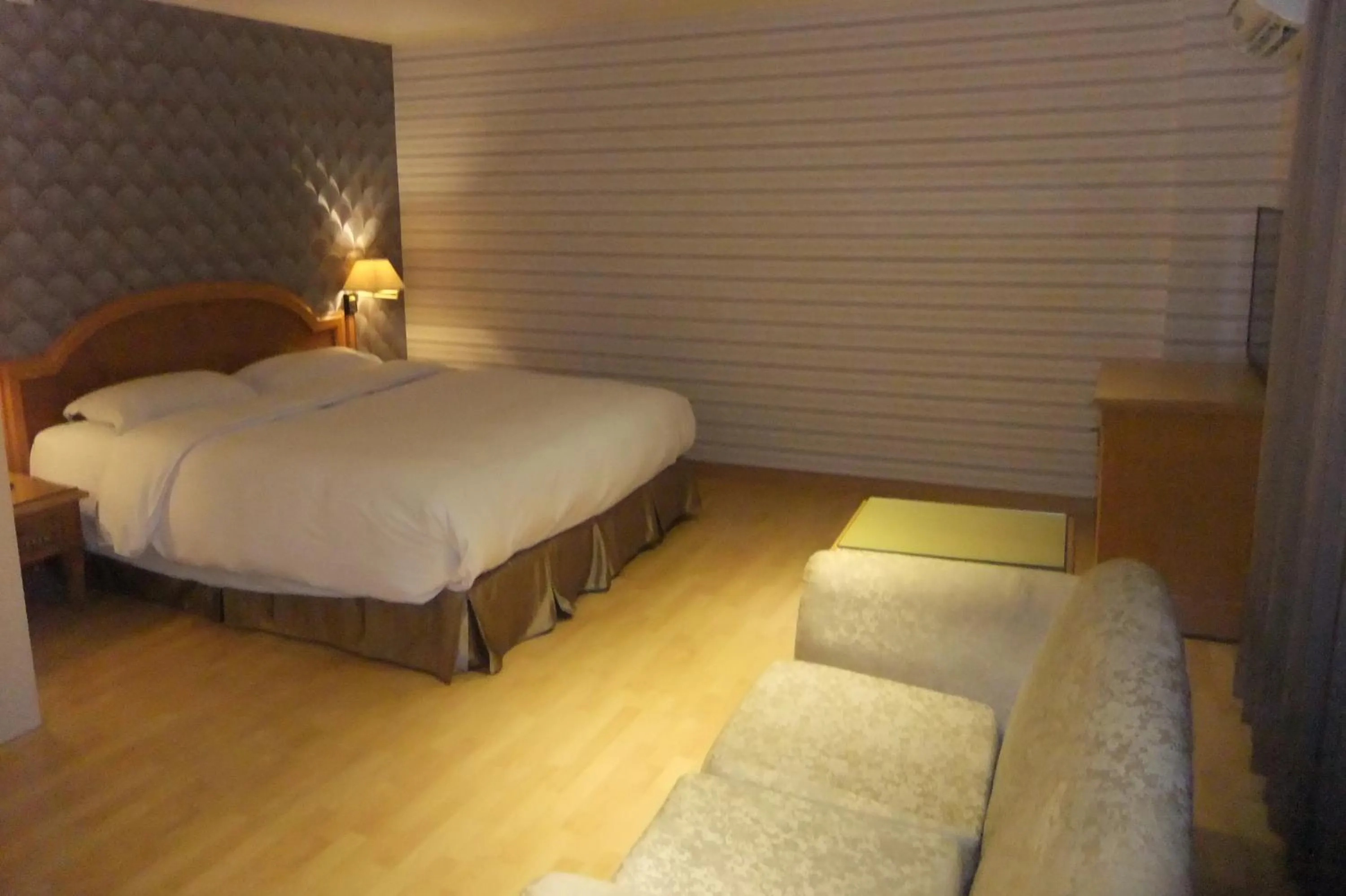 Photo of the whole room, Bed in European Castle歐堡商務汽車旅館有限公司