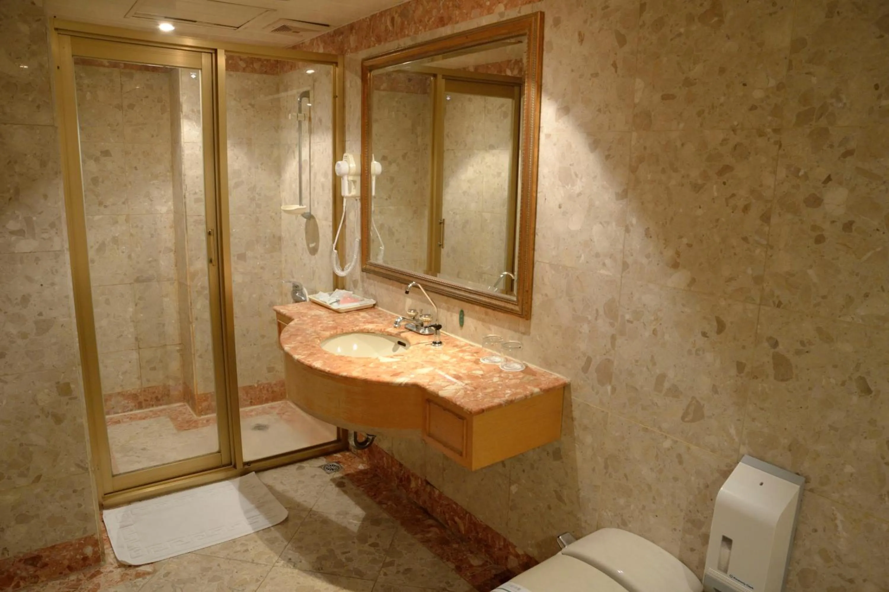 Bathroom in European Castle歐堡商務汽車旅館有限公司