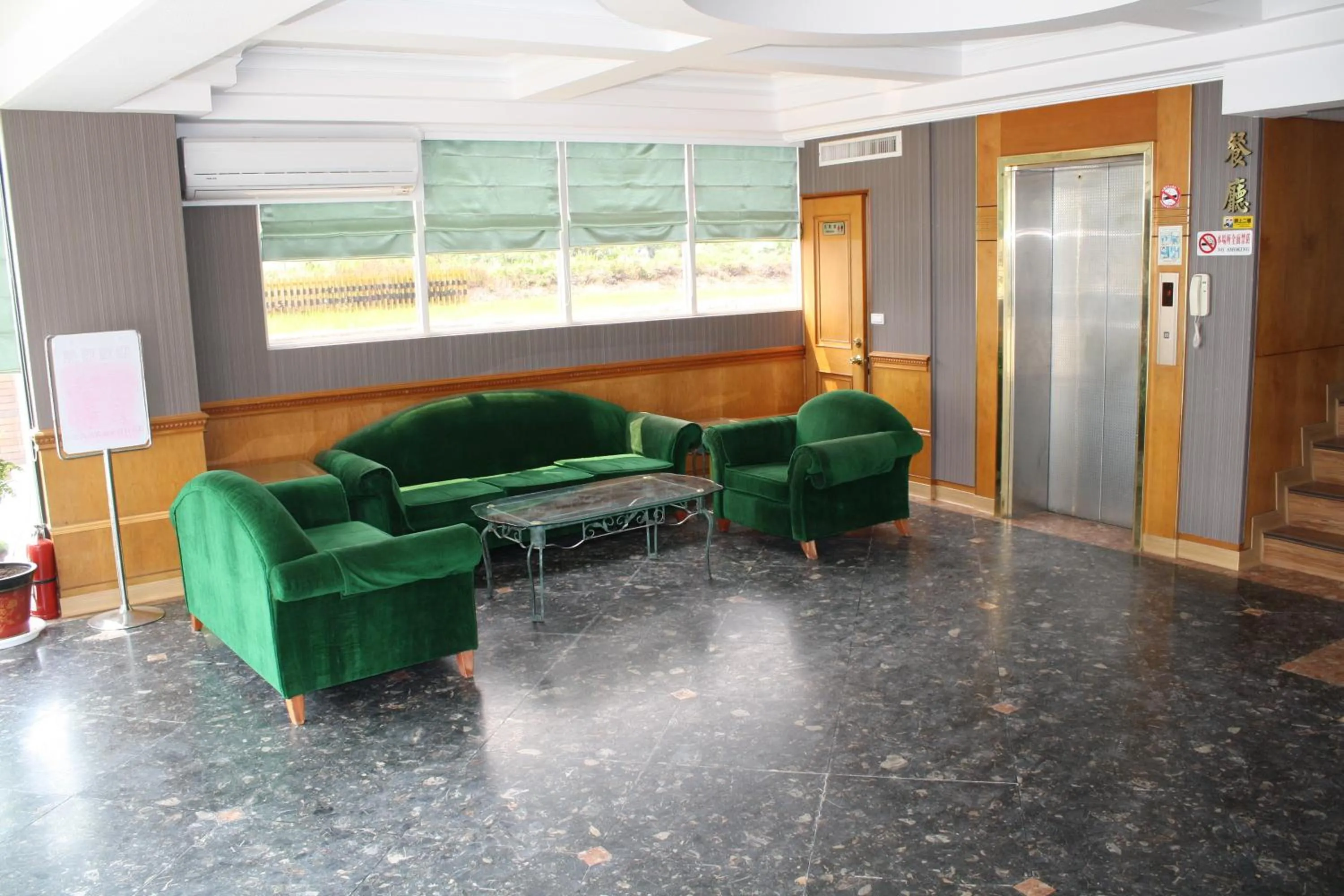 Lobby or reception in European Castle歐堡商務汽車旅館有限公司