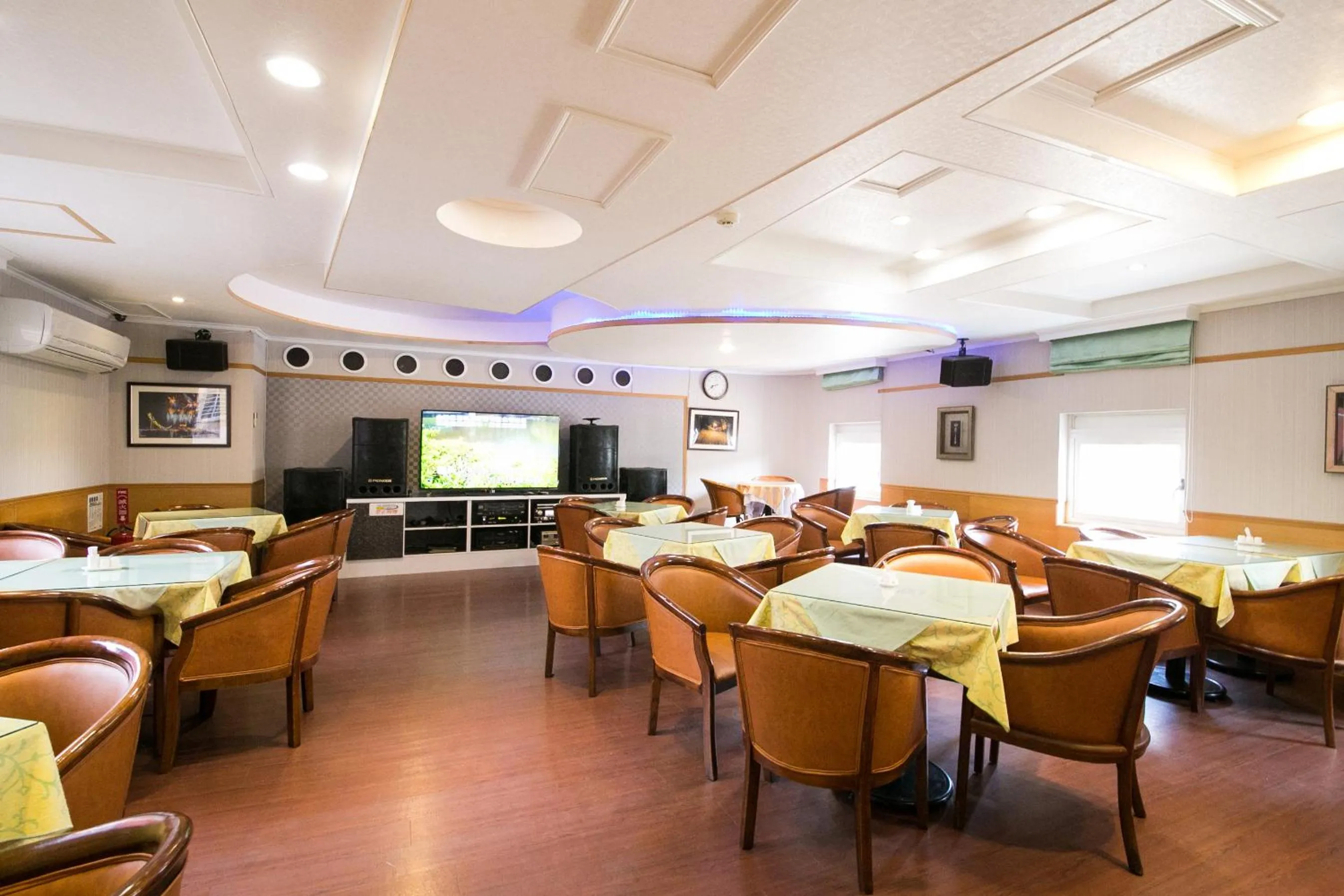 Breakfast in European Castle歐堡商務汽車旅館有限公司