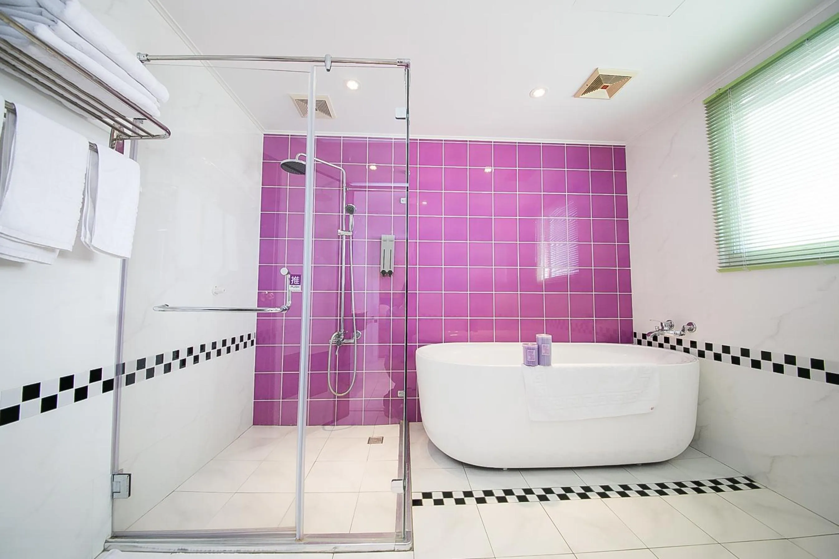 Shower in European Castle歐堡商務汽車旅館有限公司