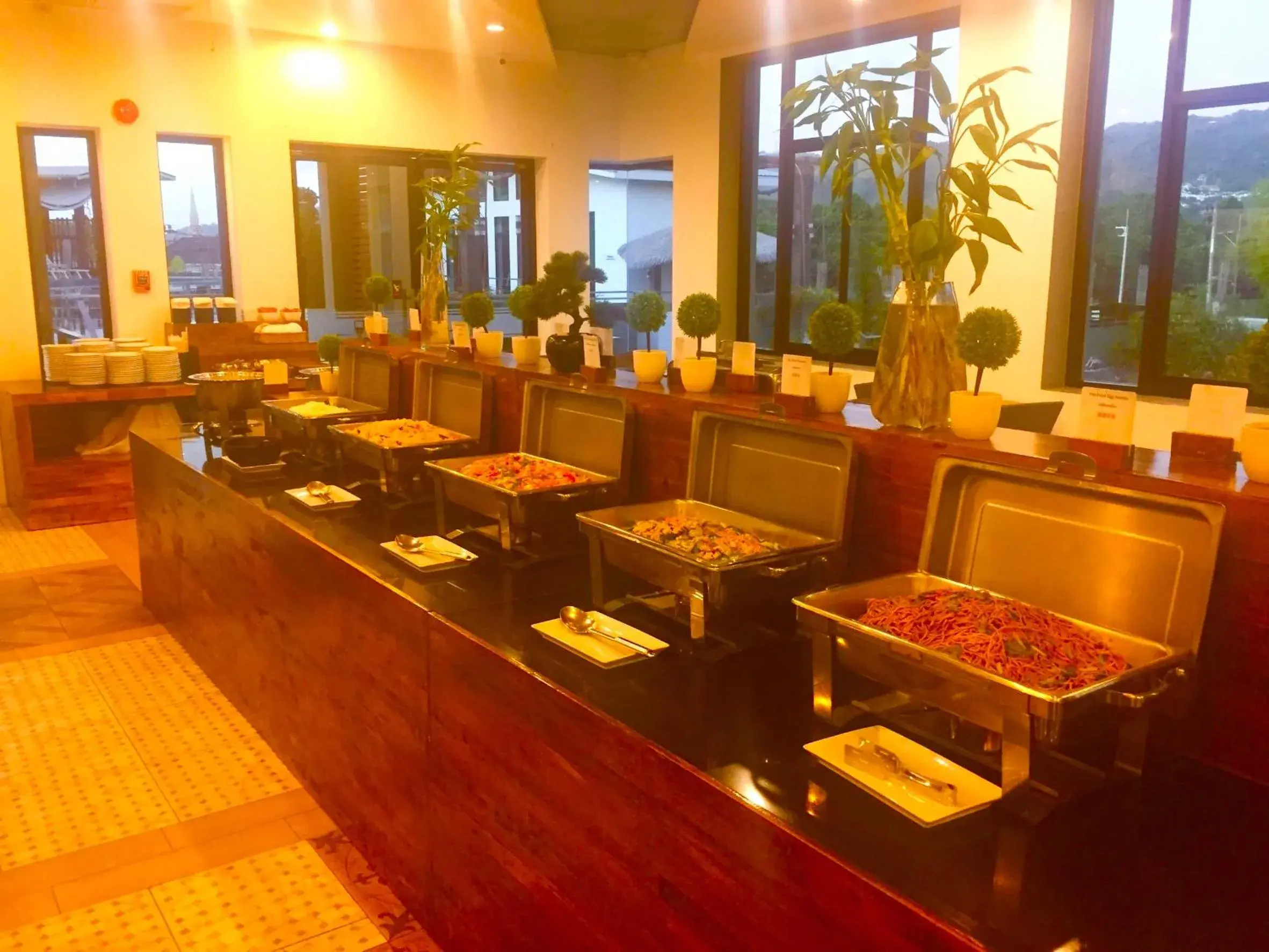 Restaurant/places to eat in Chalong Miracle Lakeview Restaurant/places to eat in Chalong Miracle Lakeview