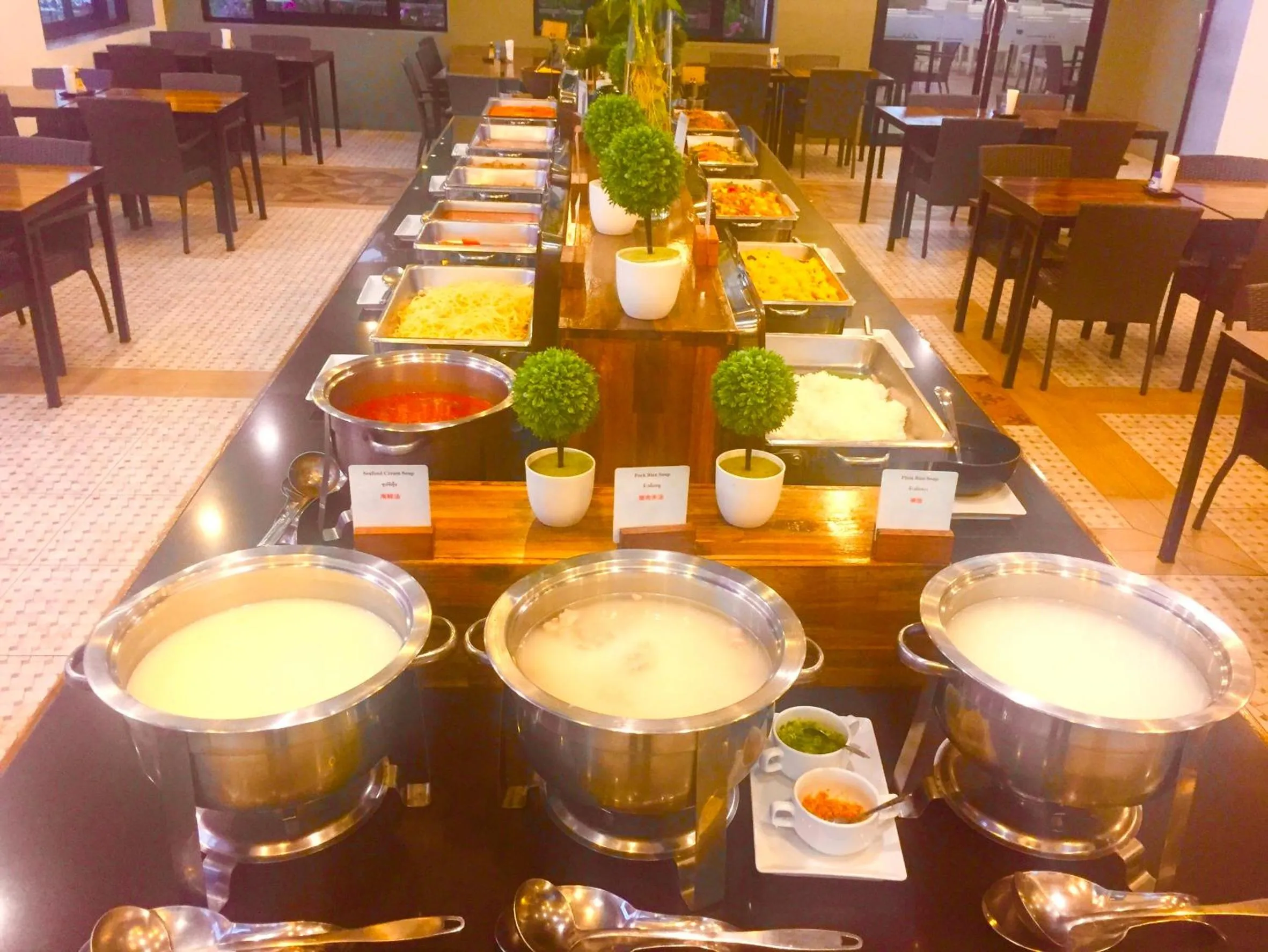 Restaurant/places to eat in Chalong Miracle Lakeview