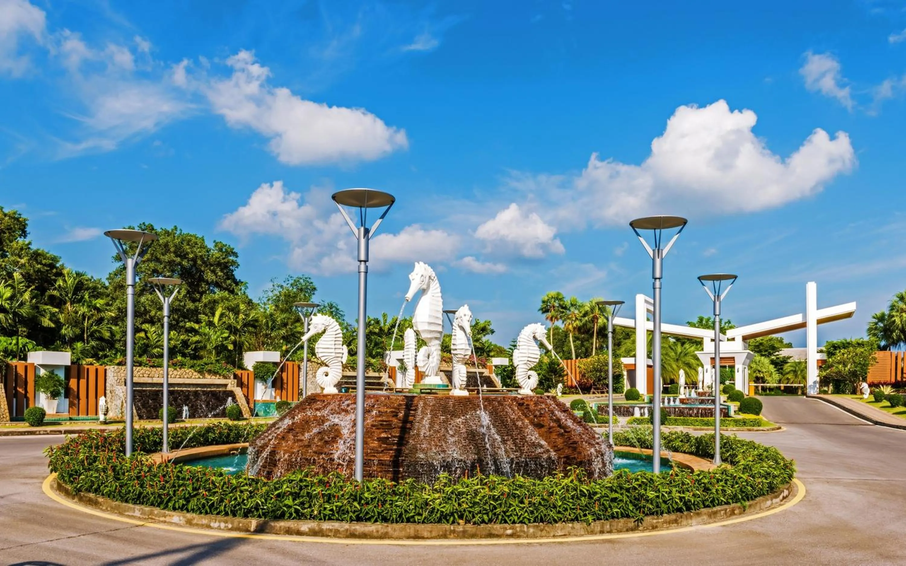 Facade/entrance in Chalong Miracle Lakeview