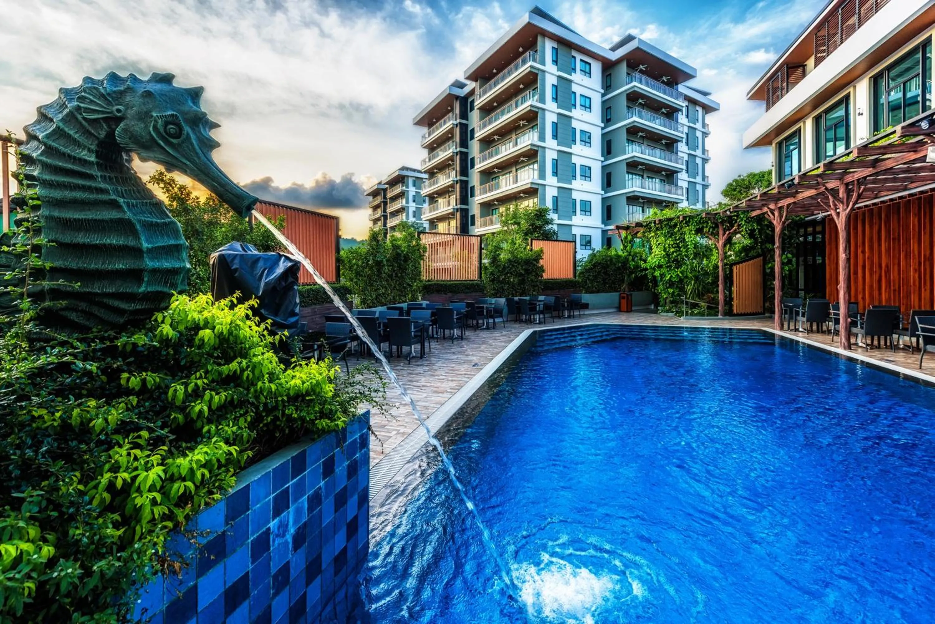Swimming pool in Chalong Miracle Lakeview