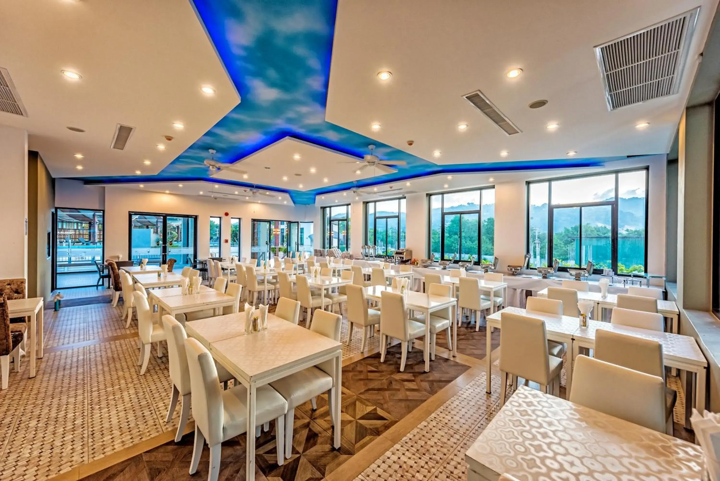 Restaurant/places to eat in Chalong Miracle Lakeview Restaurant/places to eat in Chalong Miracle Lakeview