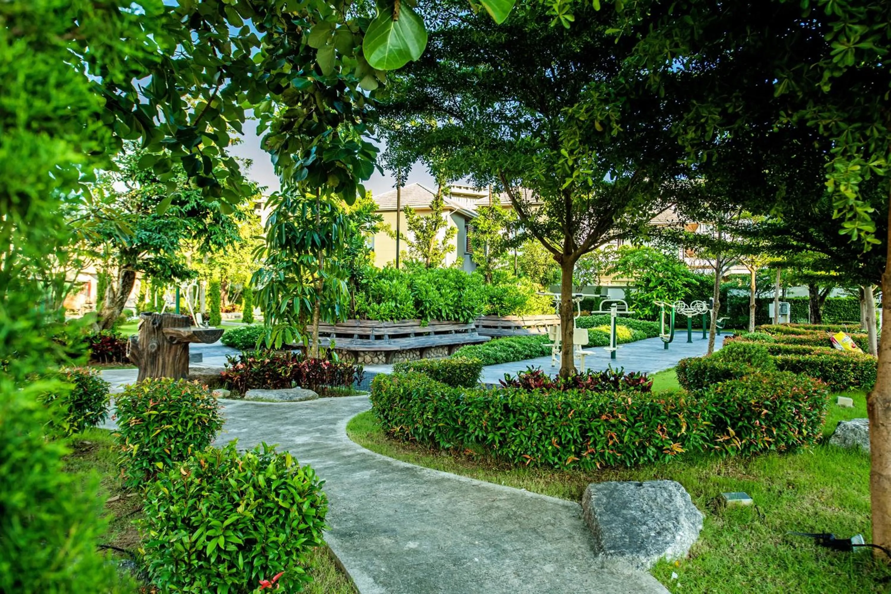 Garden in Chalong Miracle Lakeview