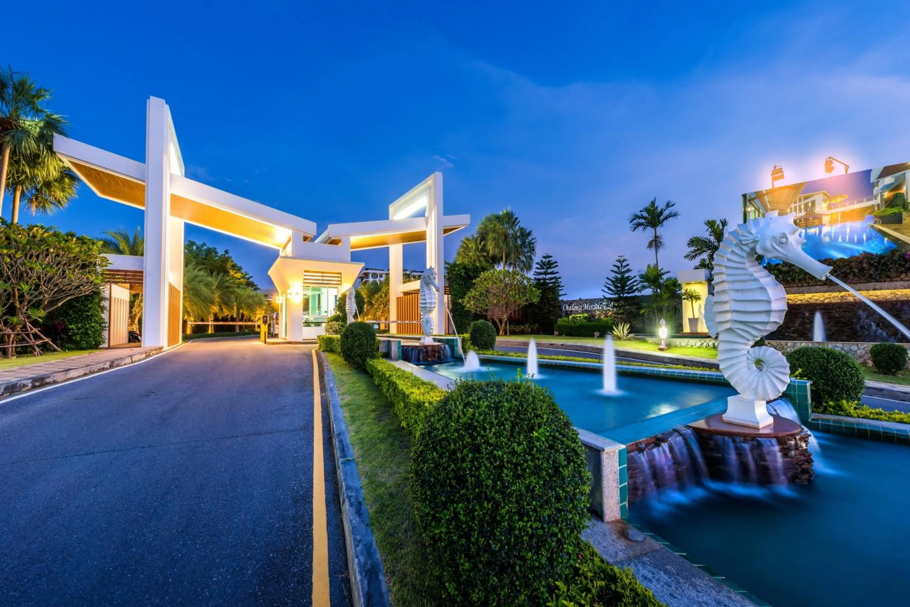 Facade/entrance in Chalong Miracle Lakeview