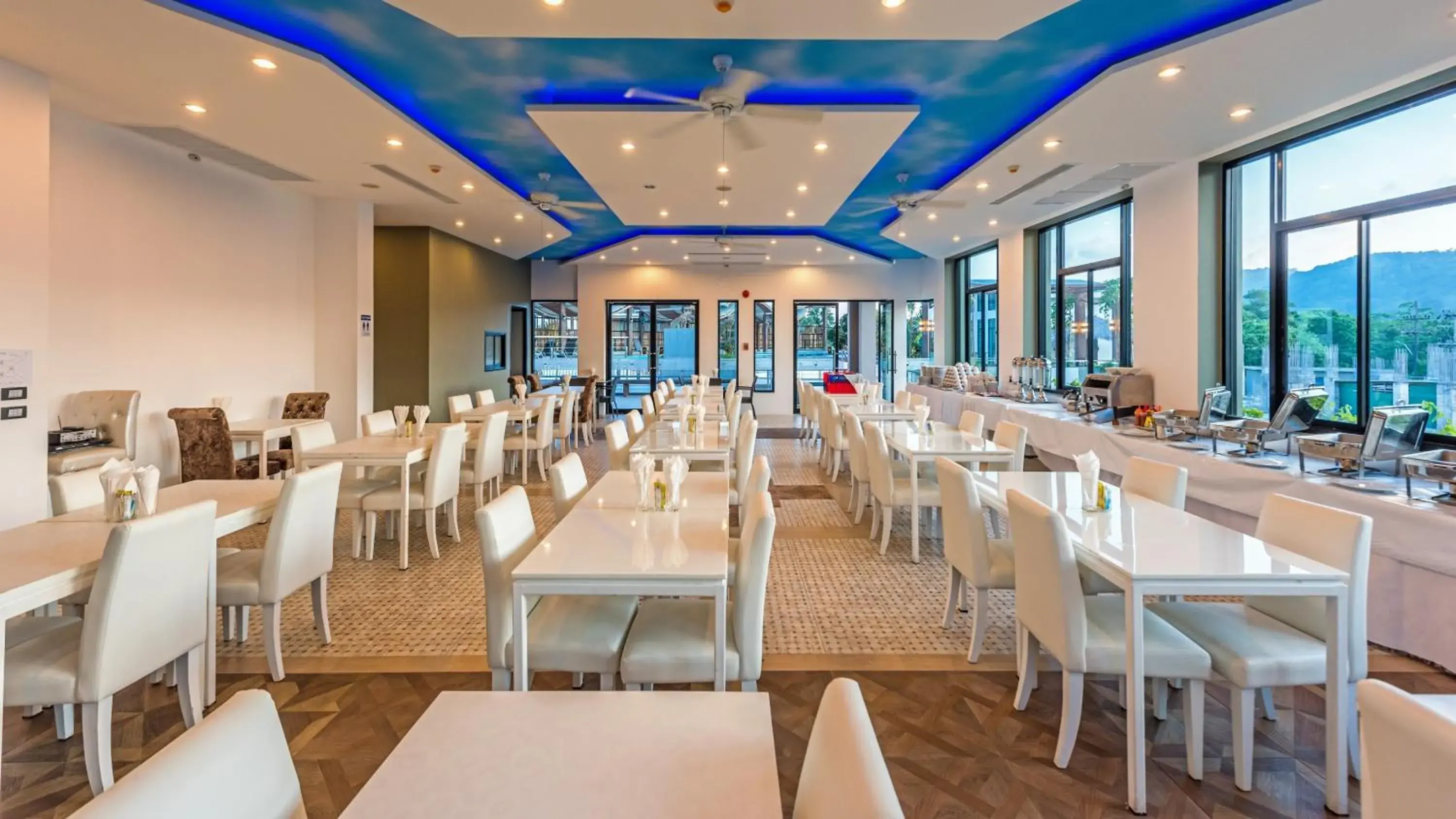 Restaurant/places to eat in Chalong Miracle Lakeview Restaurant/places to eat in Chalong Miracle Lakeview