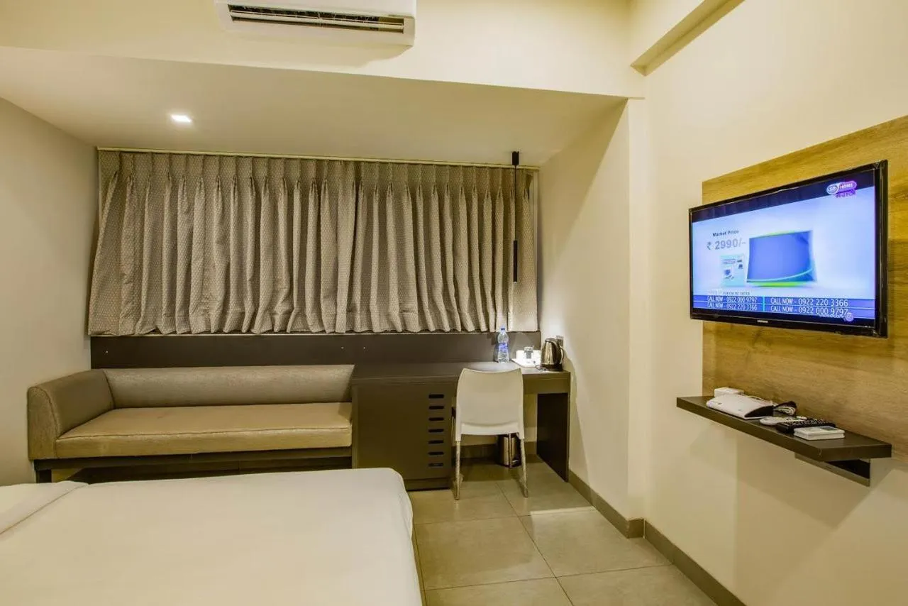 Living room, Bed in Coastal Pearl Hotel Margao Railway Station