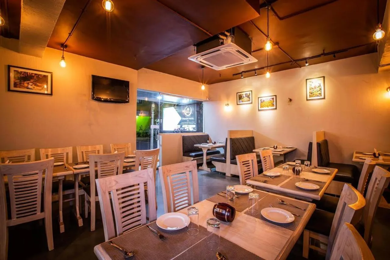 Restaurant/places to eat in Coastal Pearl Hotel Margao Railway Station