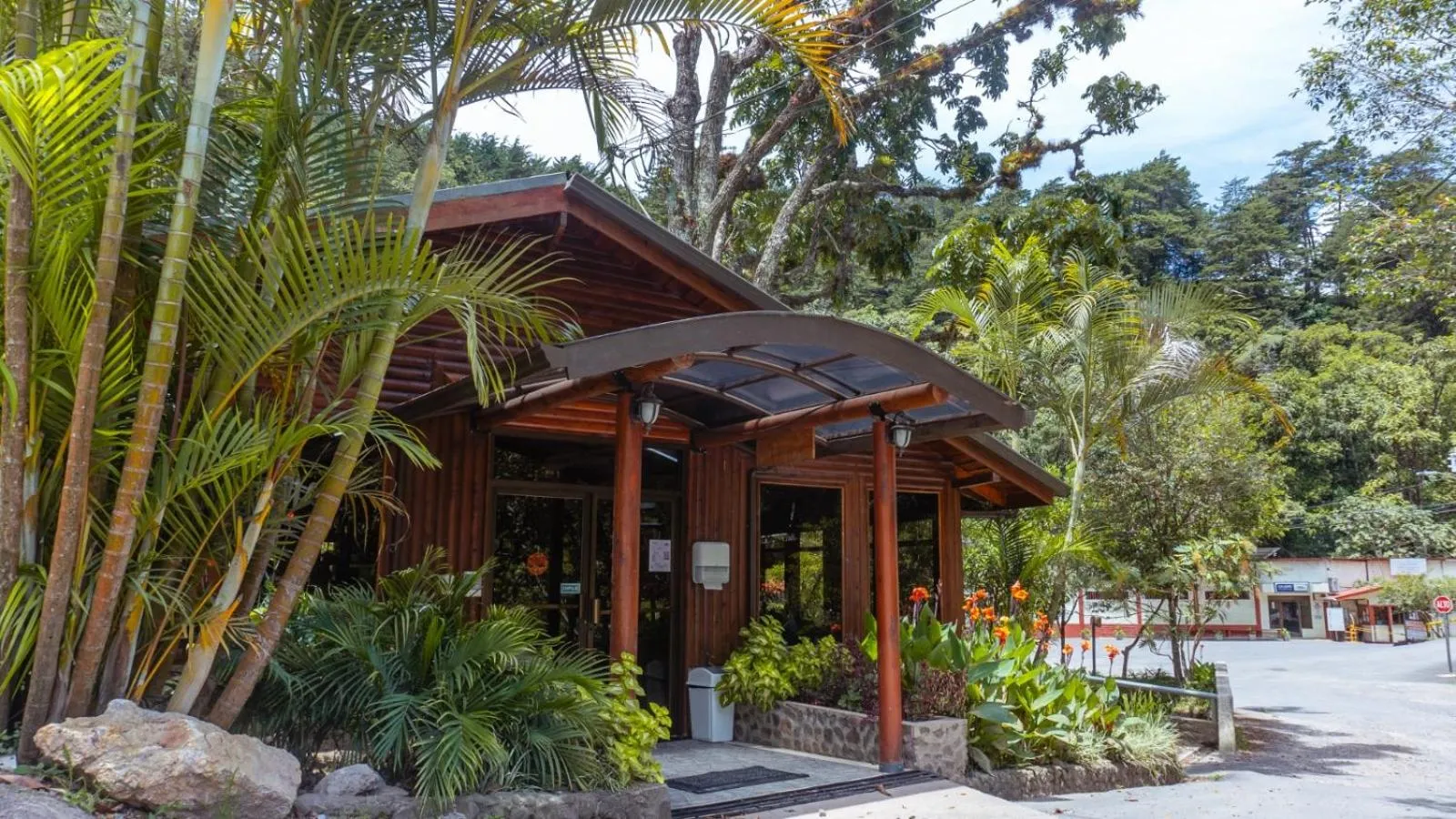 Restaurant/places to eat in Hacienda La Lucha