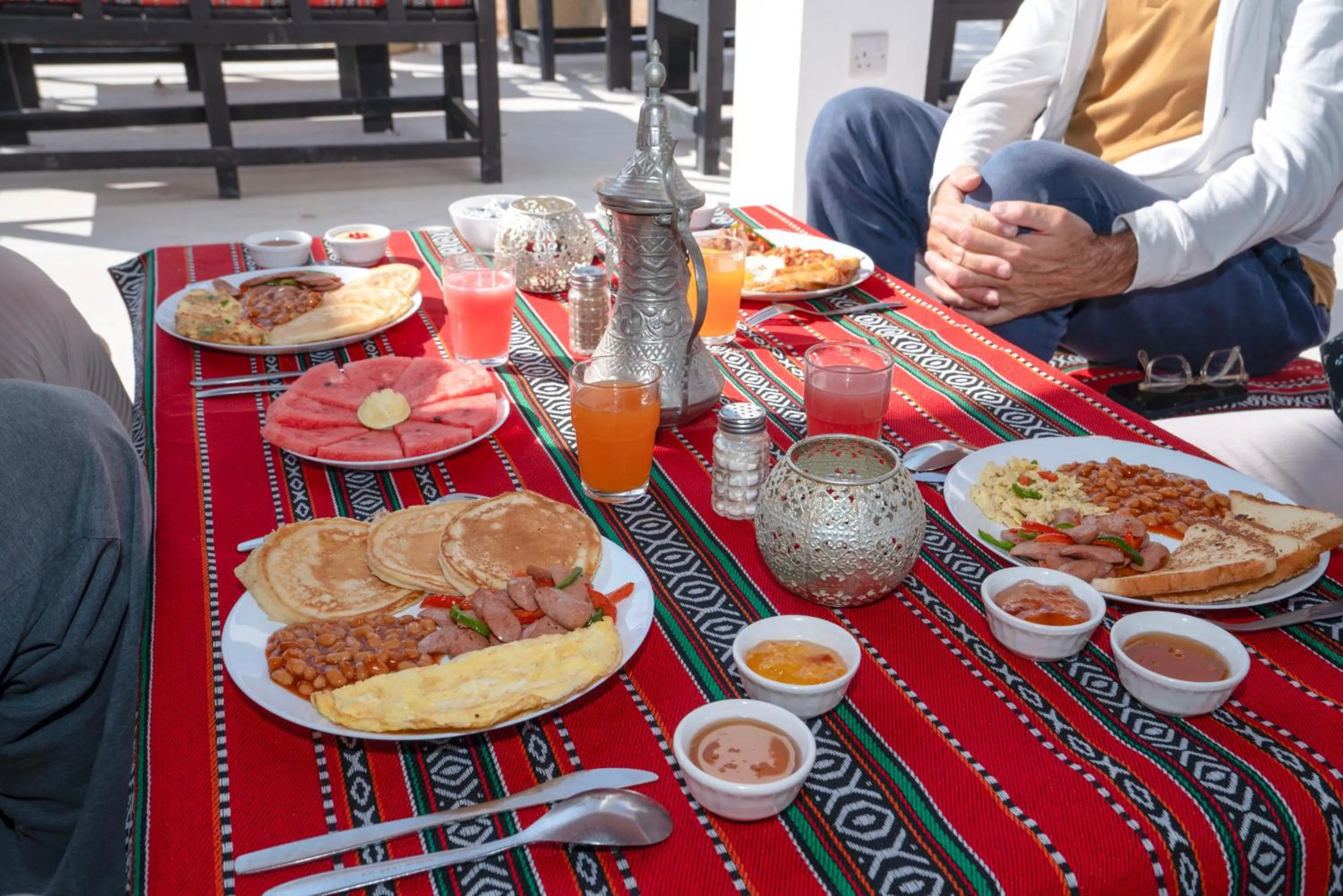 Breakfast in Sama al Wasil Desert Camp