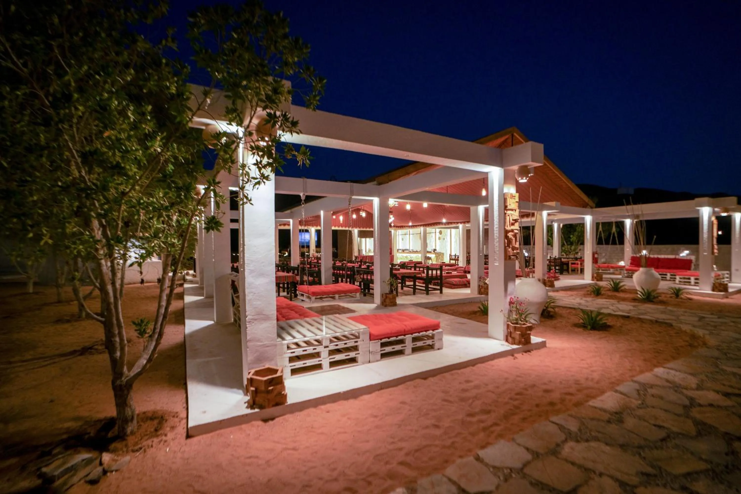 Restaurant/places to eat in Sama al Wasil Desert Camp