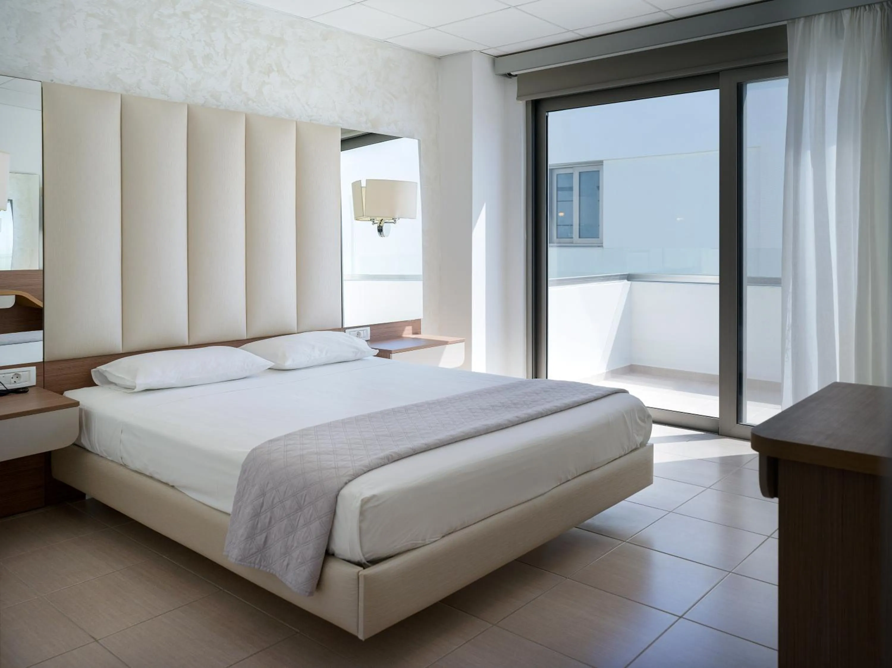 Property building, Bed in Royal Bay Suites