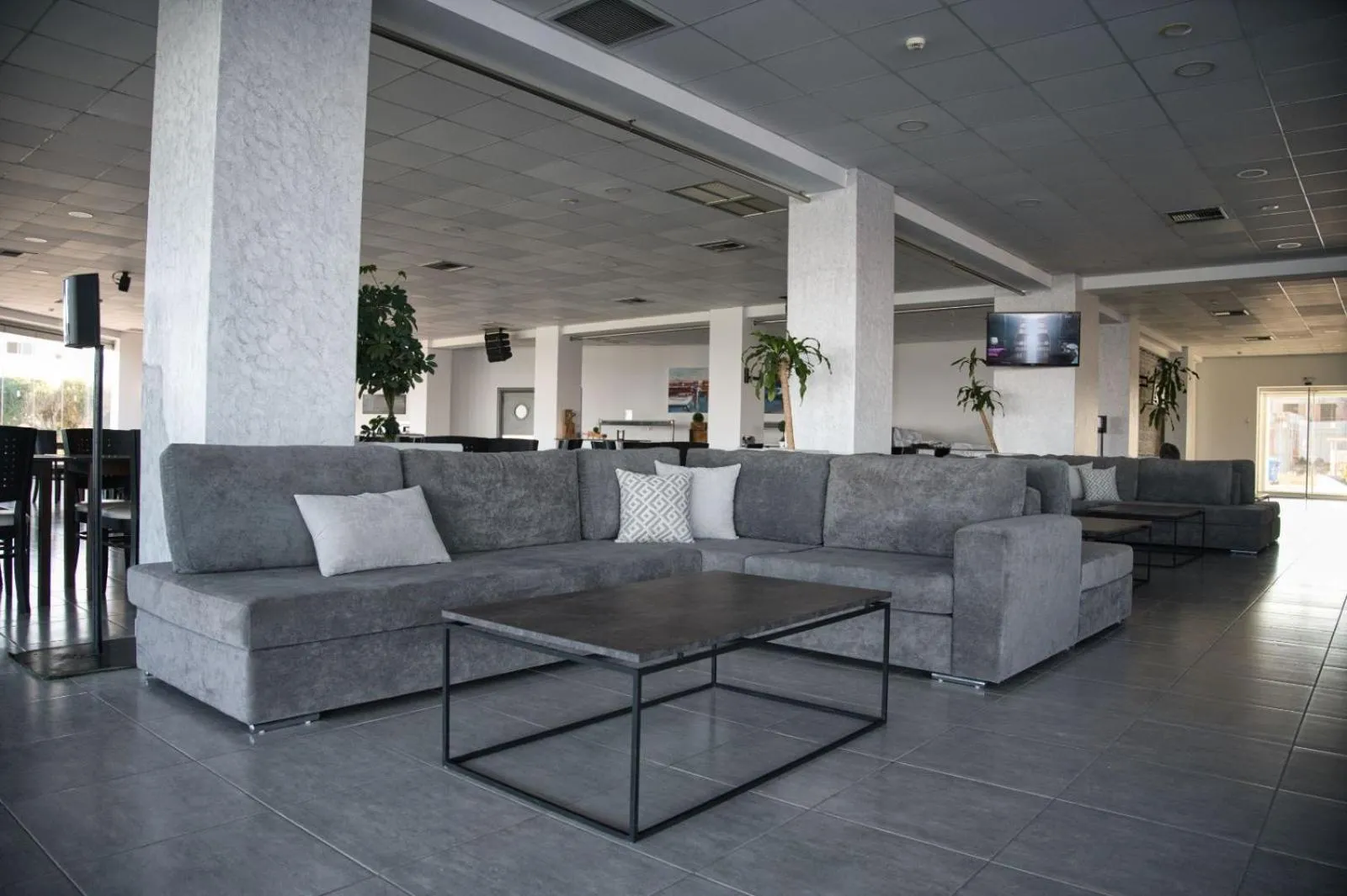 TV and multimedia in Royal Bay Suites