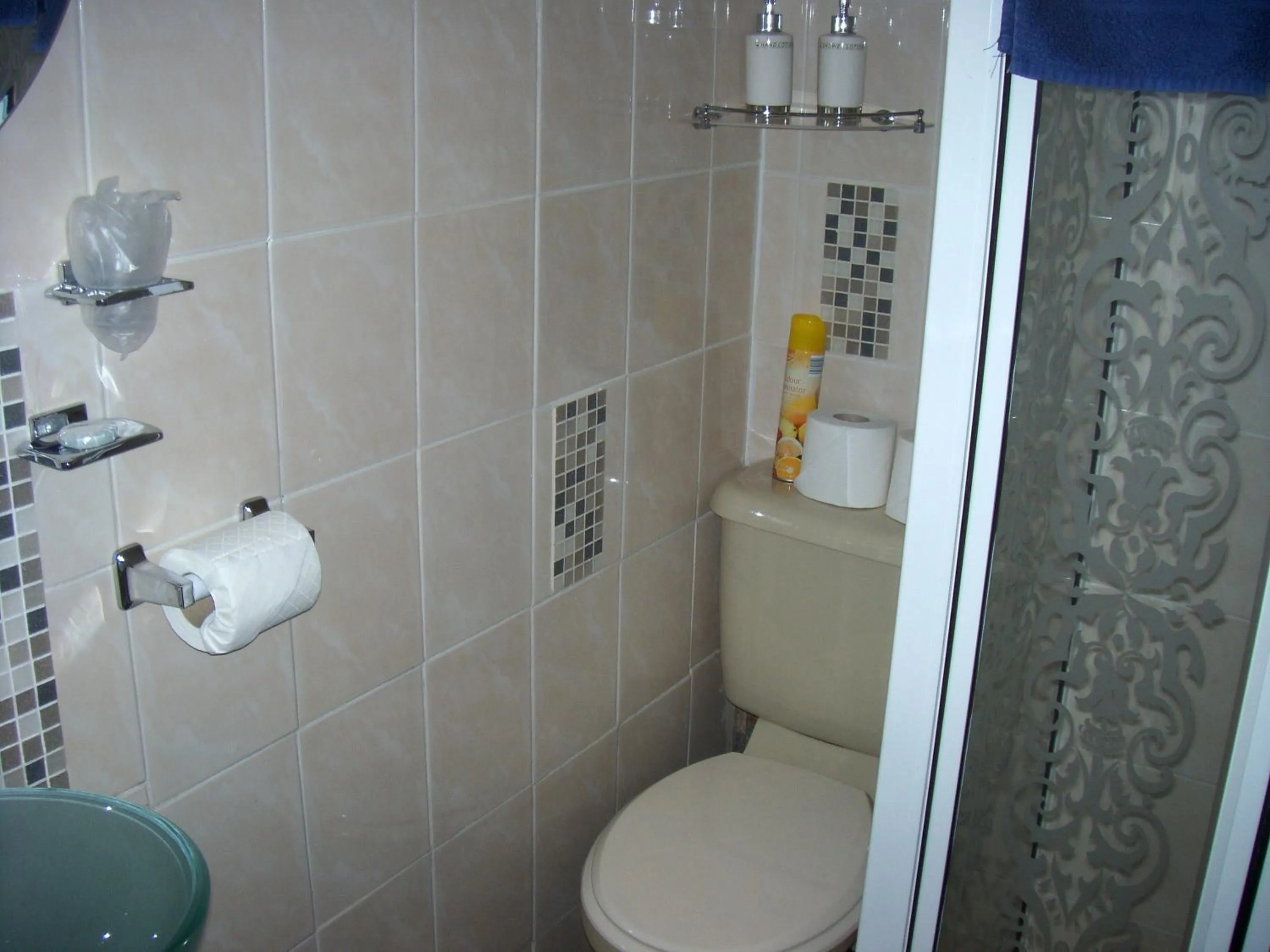 Toilet in The Astor Hotel