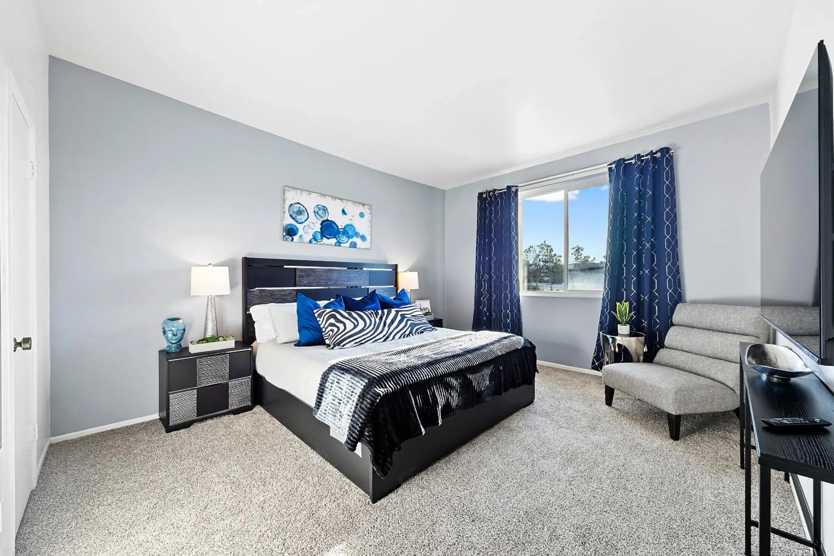 Beverly Hills Penthouse 2 BR Apt with Parking 407 Beverly Hills Penthouse 2 BR Apt with Parking 407