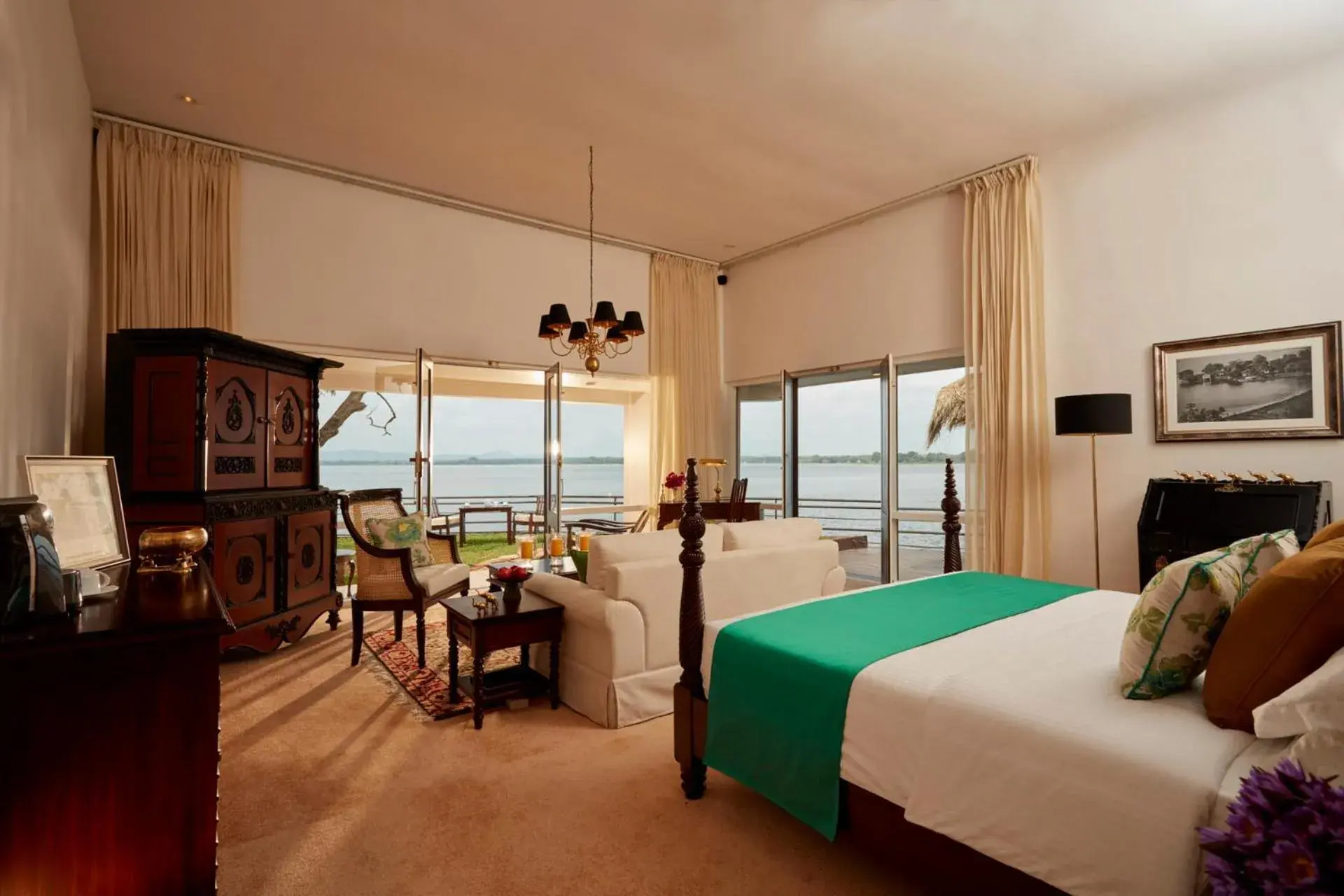 Royal Suite Lake View - single occupancy in EKHO Lake House - From Colonial Bungalow to Royal Retreat Royal Suite Lake View - single occupancy in EKHO Lake House - From Colonial Bungalow to Royal Retreat