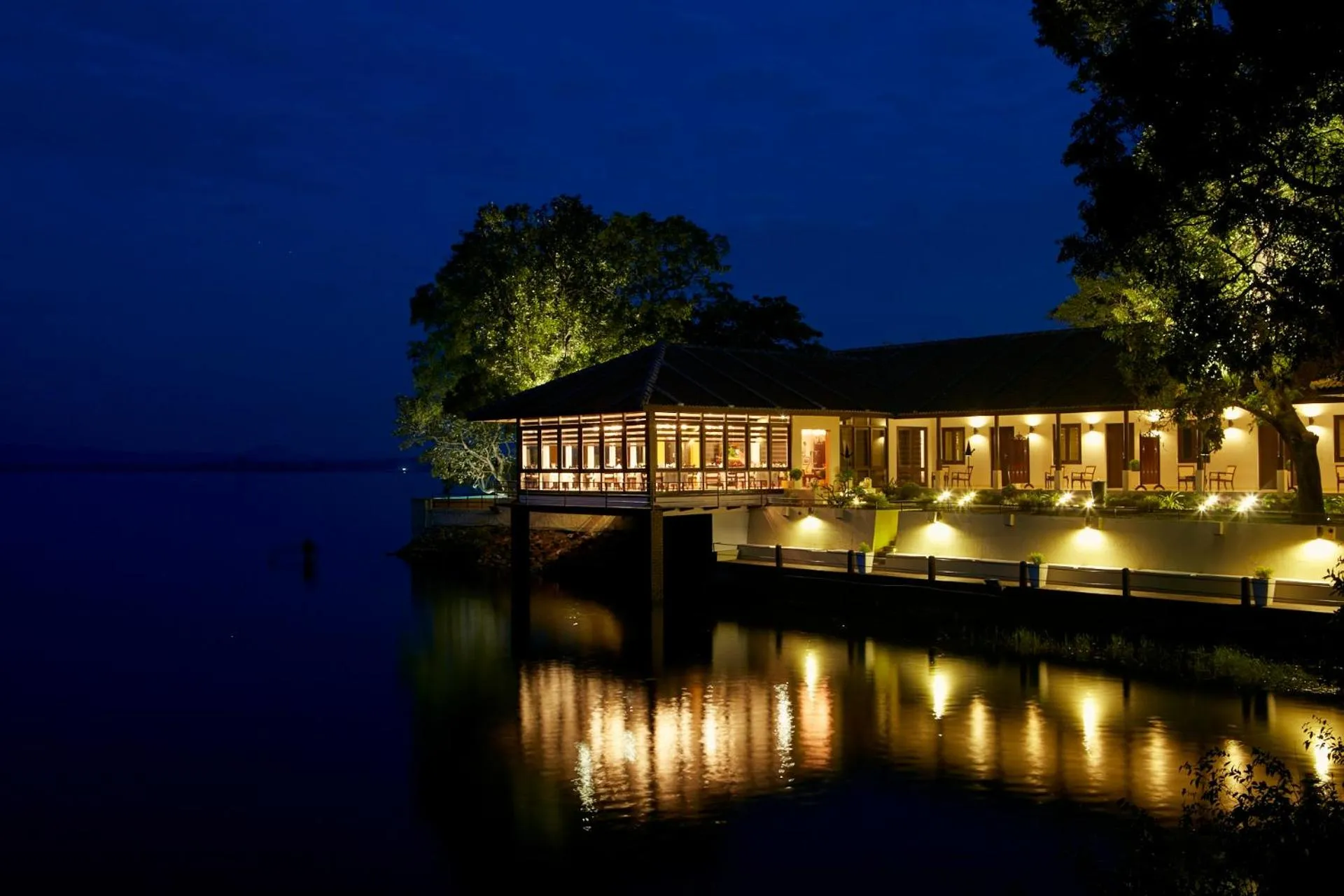 Night in EKHO Lake House - From Colonial Bungalow to Royal Retreat