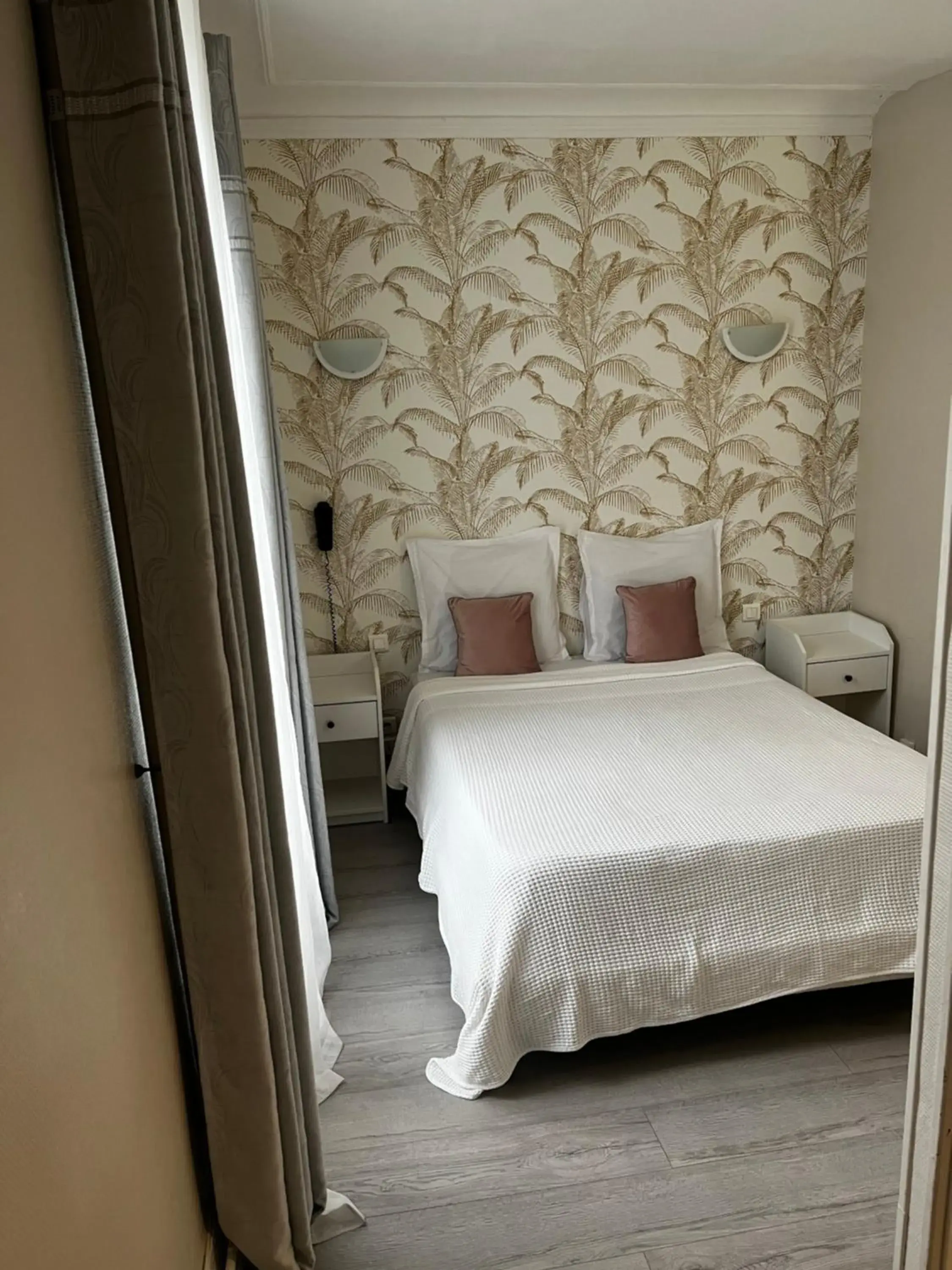 Bedroom, Bed in Hôtel Marie Louise