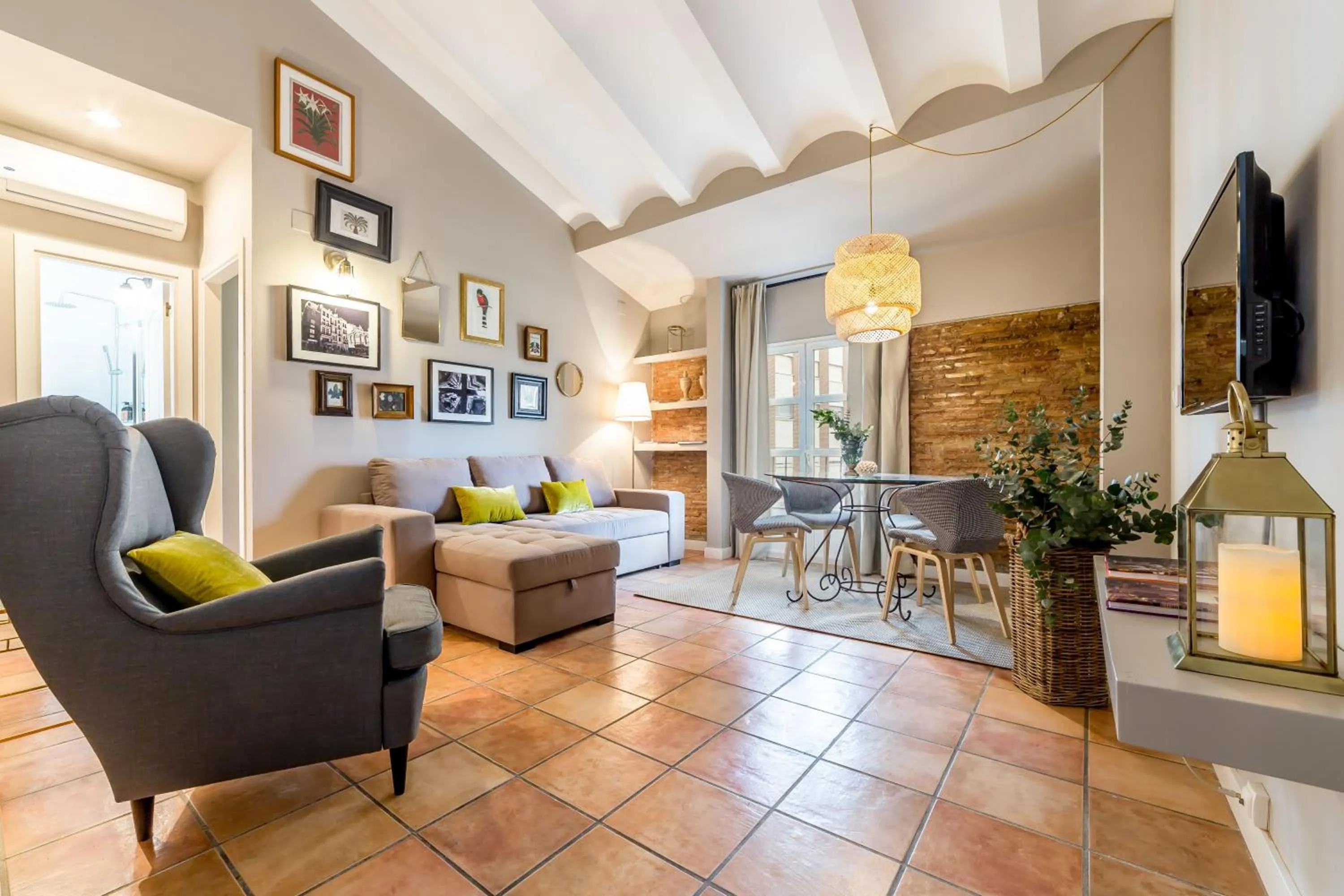 Living room in Palacio de Rojas by Moontels