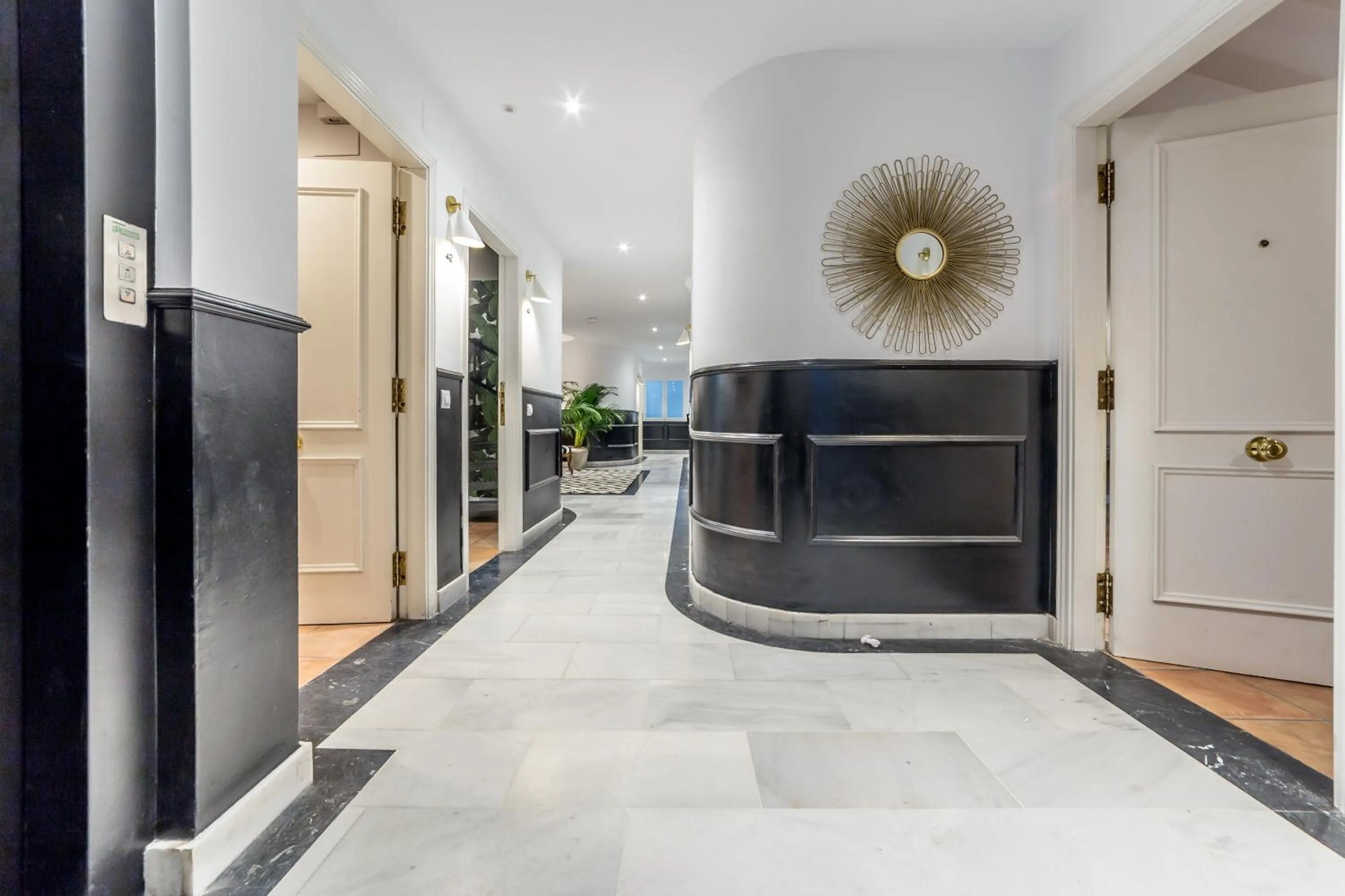 Decorative detail in Palacio de Rojas by Moontels