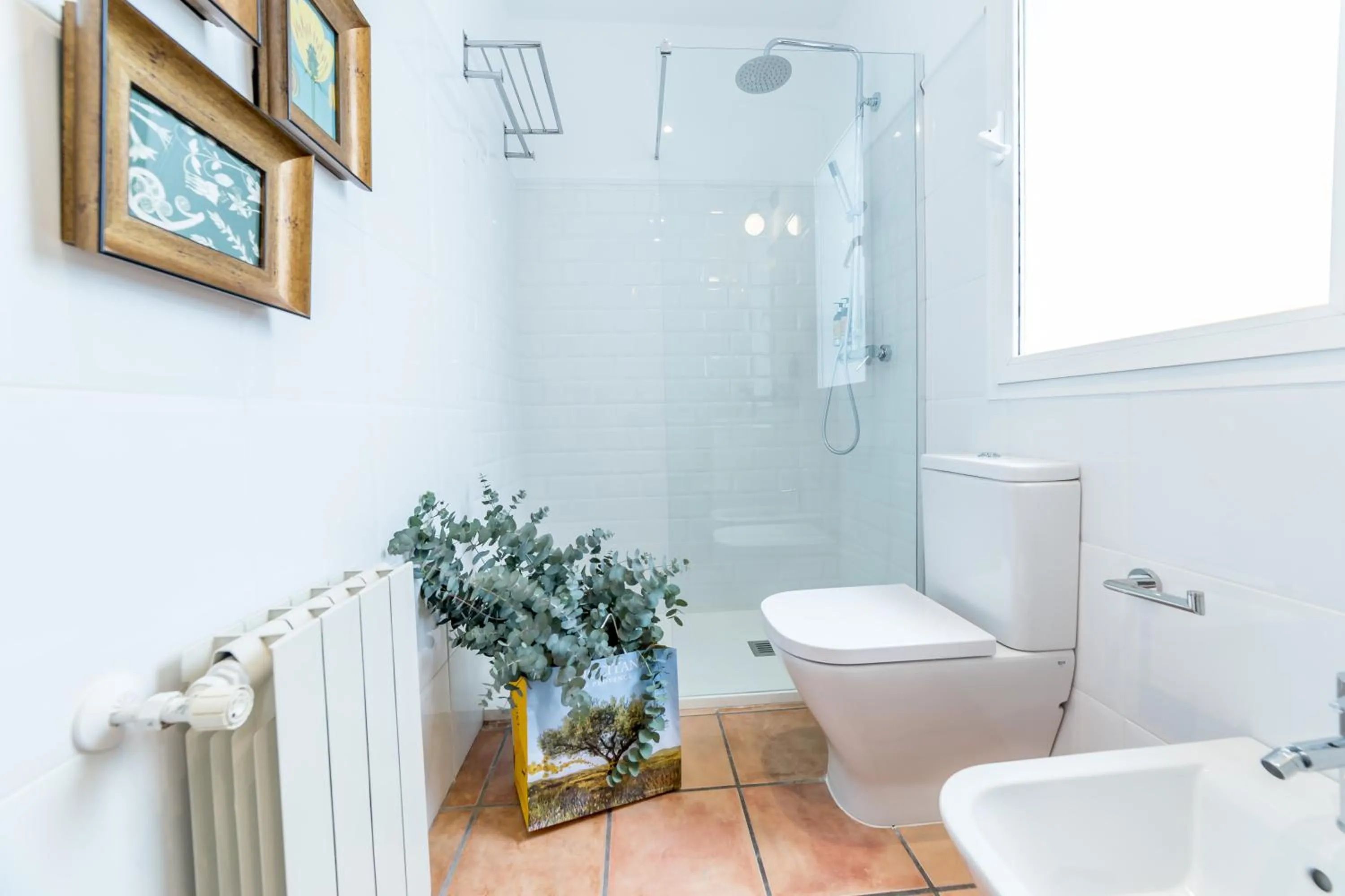 Bathroom in Palacio de Rojas by Moontels
