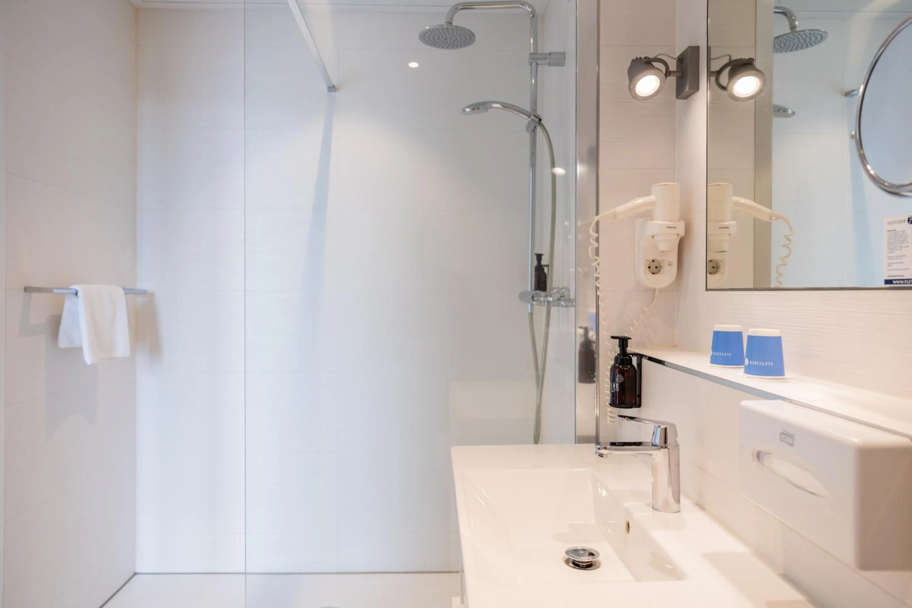 Bathroom in Fletcher Hotel-Restaurant Noordsee-Ameland