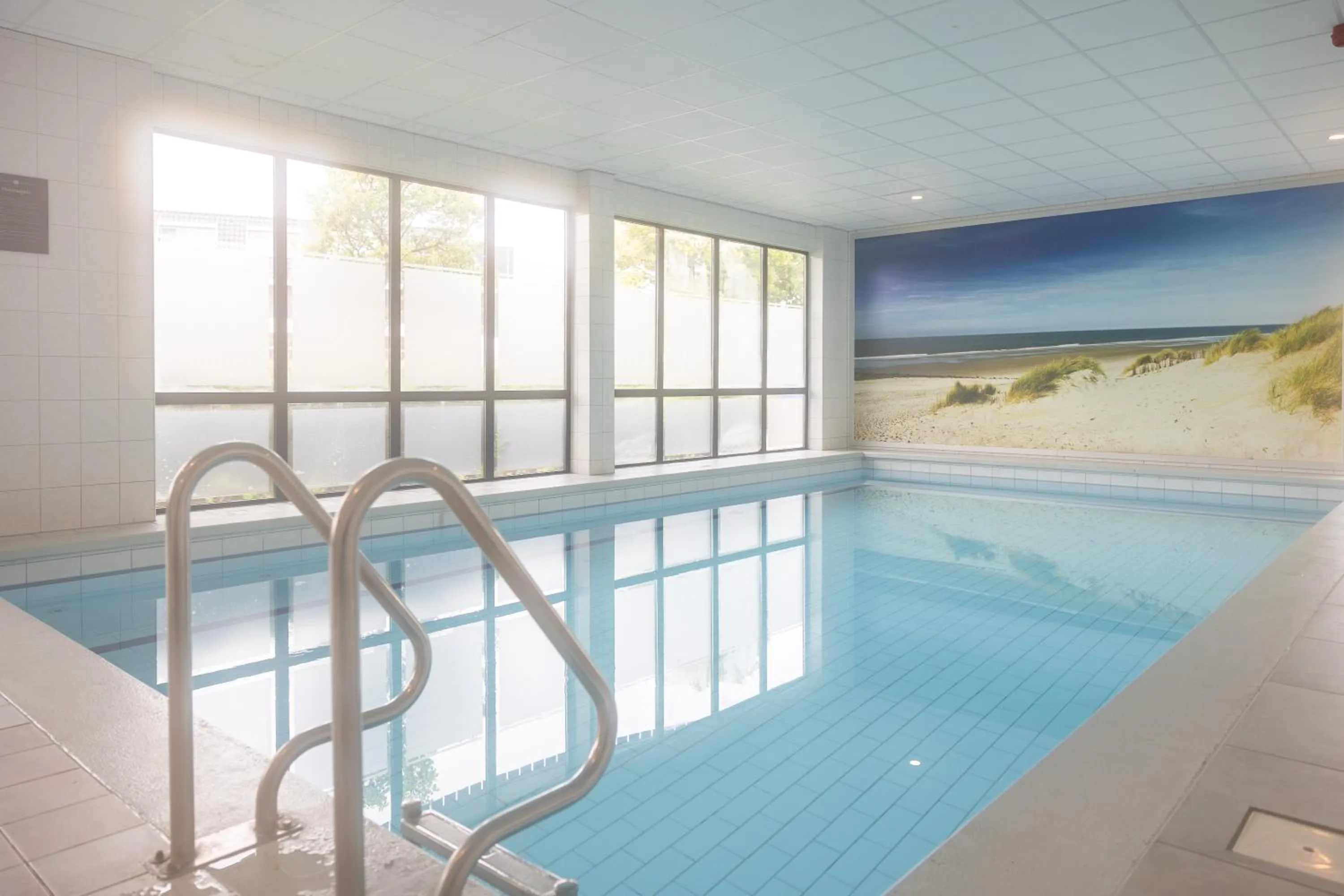 Swimming pool in Fletcher Hotel-Restaurant Noordsee-Ameland