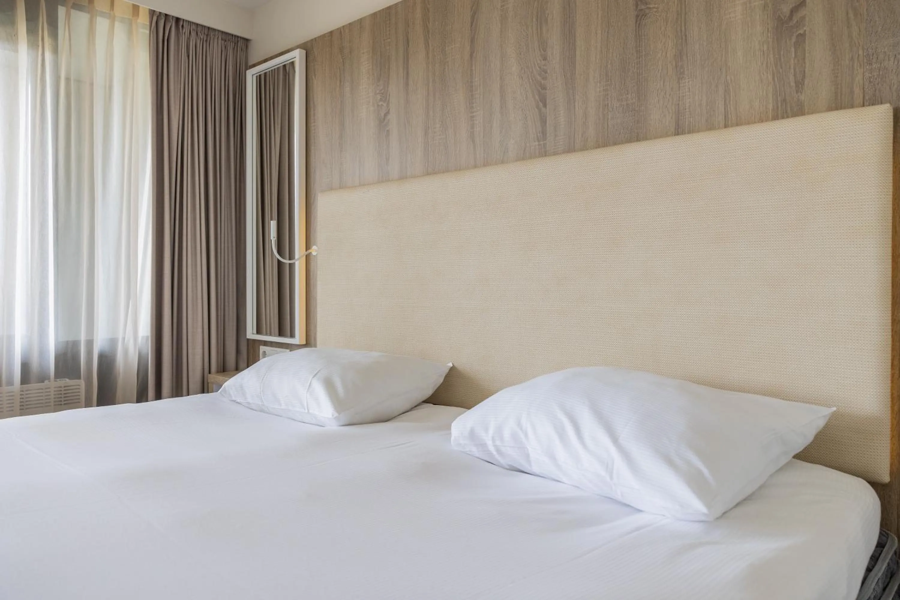 Bedroom, Bed in Fletcher Hotel-Restaurant Noordsee-Ameland