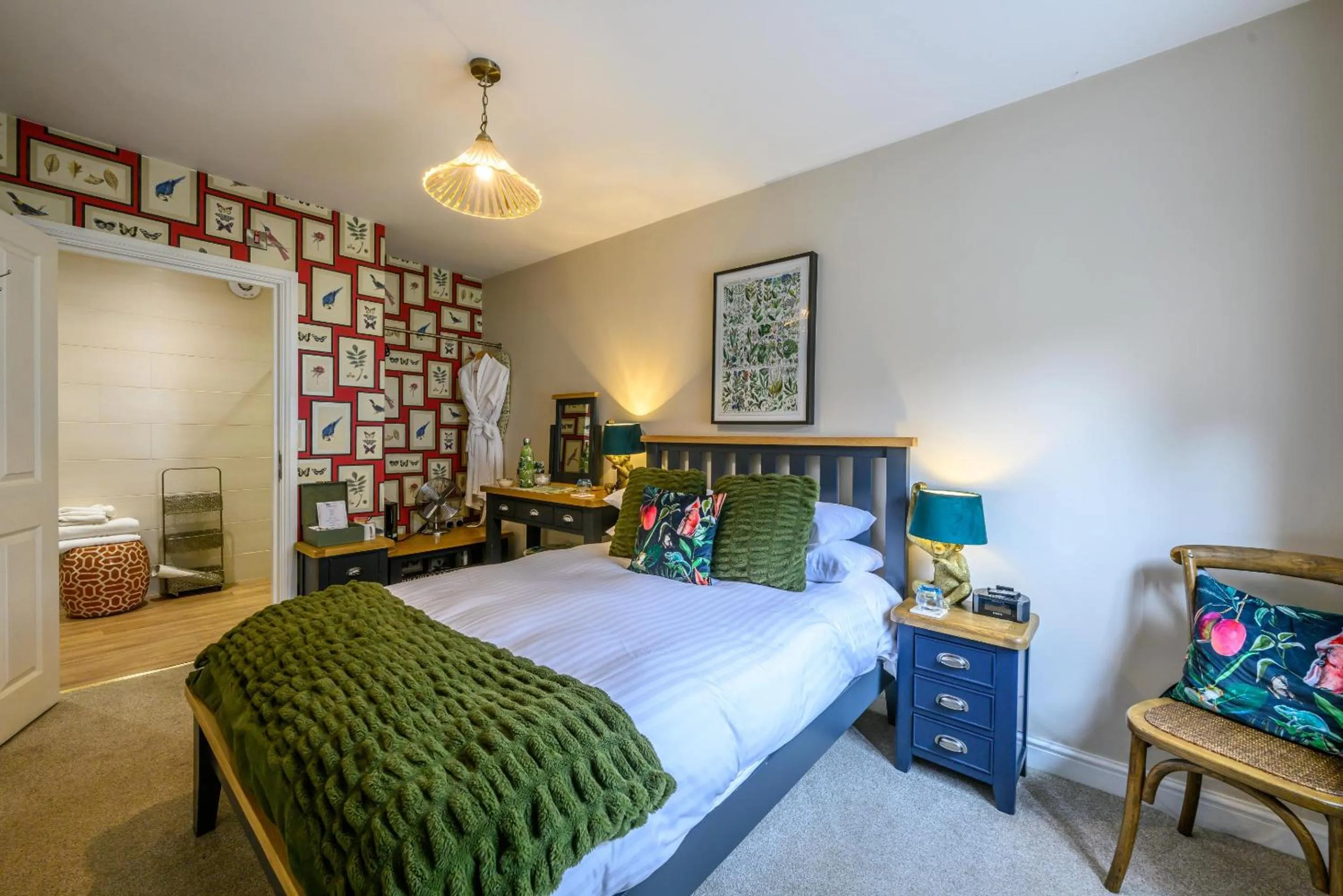 Bedroom, Bed in Darwin's Townhouse