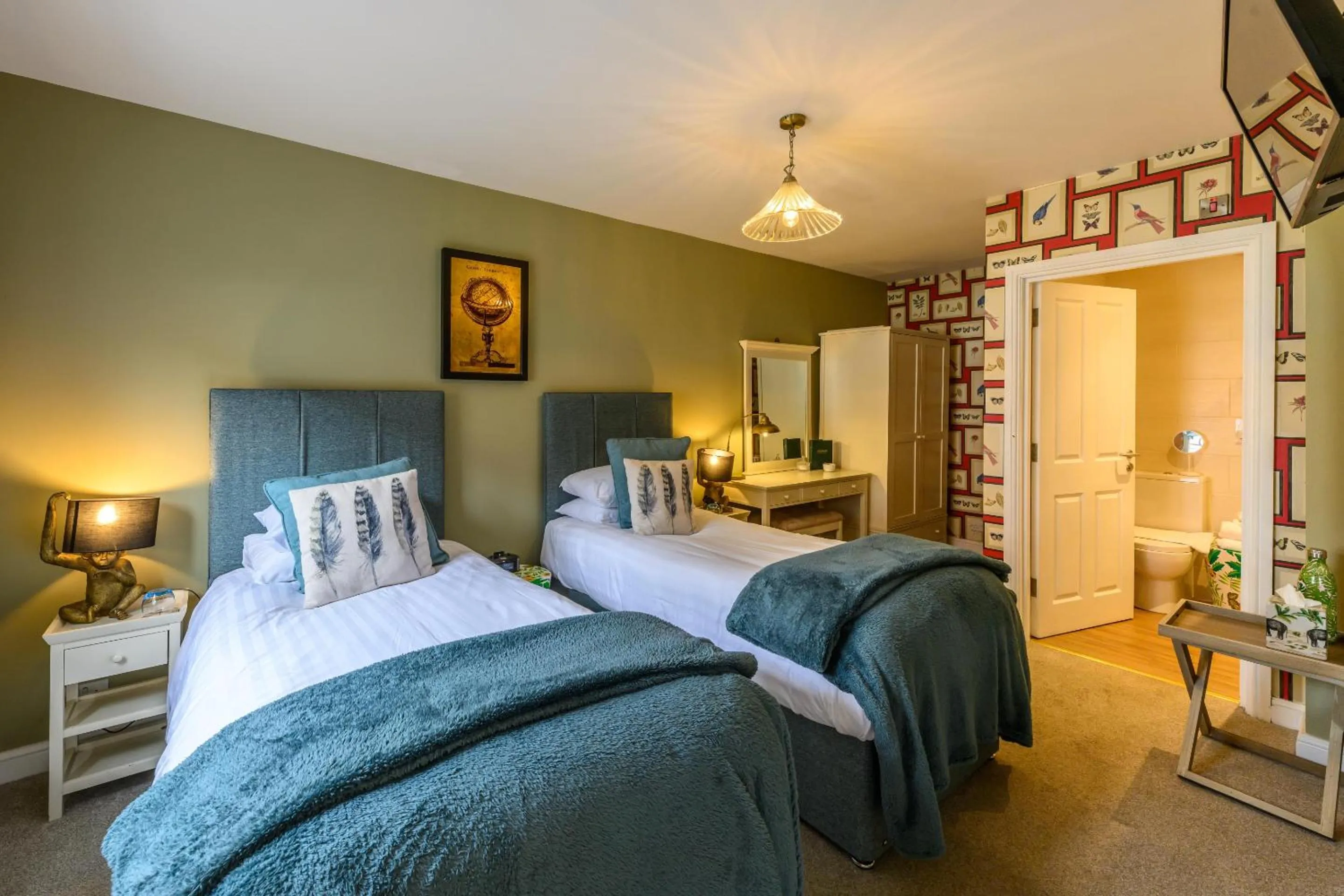 Bedroom, Bed in Darwin's Townhouse