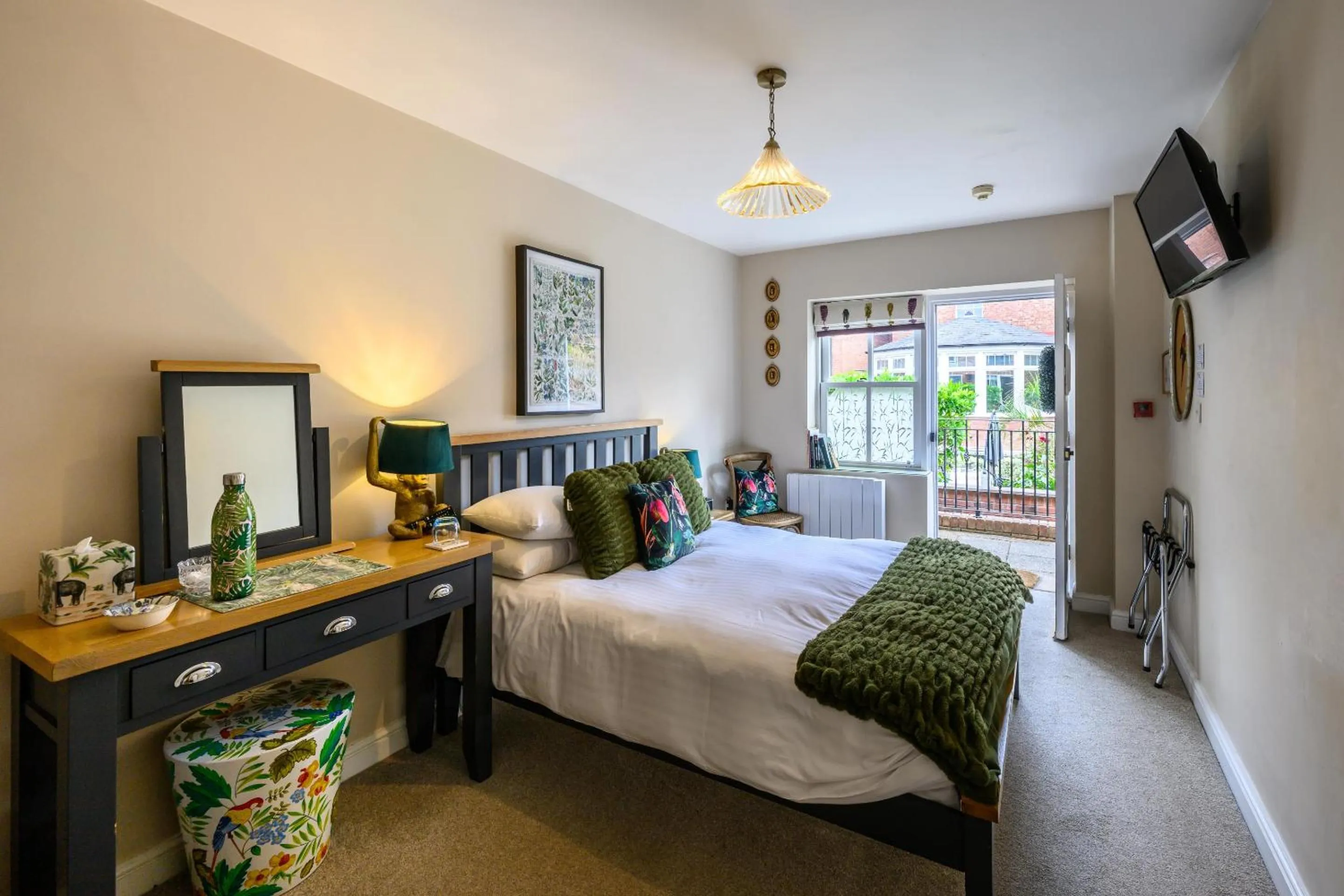 Bedroom, Bed in Darwin's Townhouse