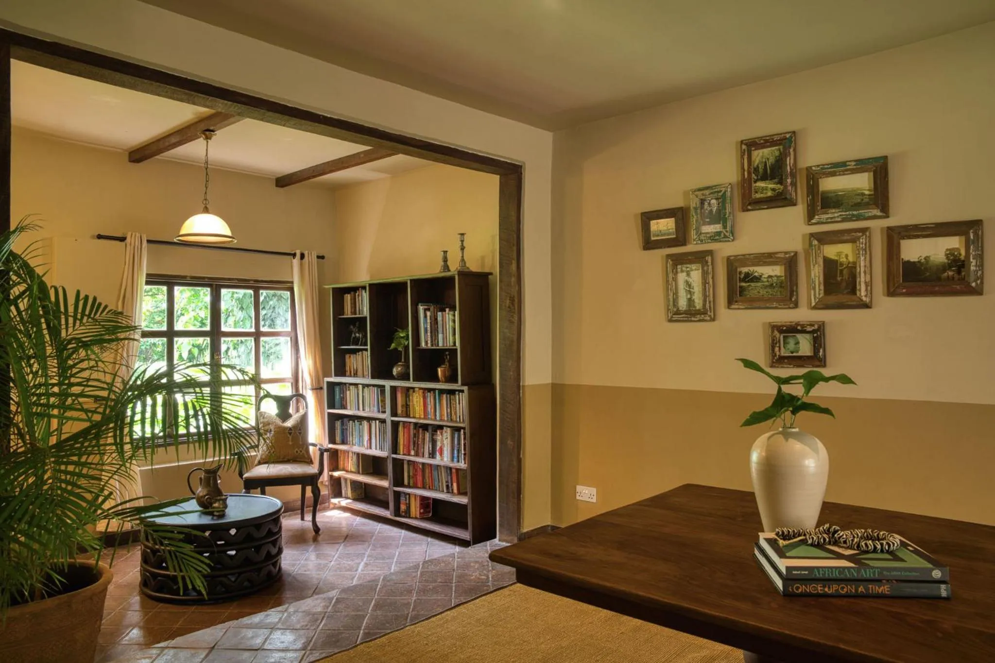 Library in Rivertrees Country Inn