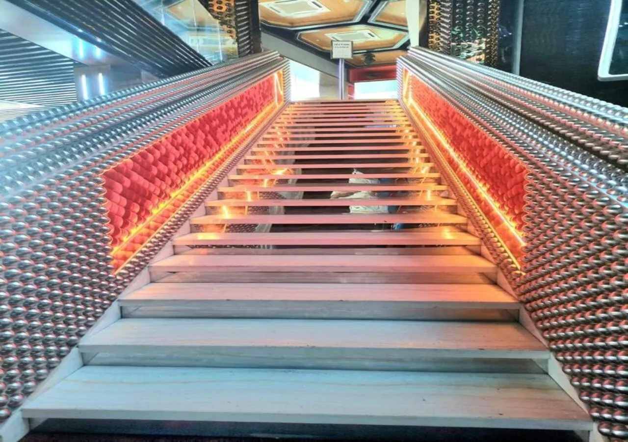 Restaurant/places to eat in Castle Quest Residence