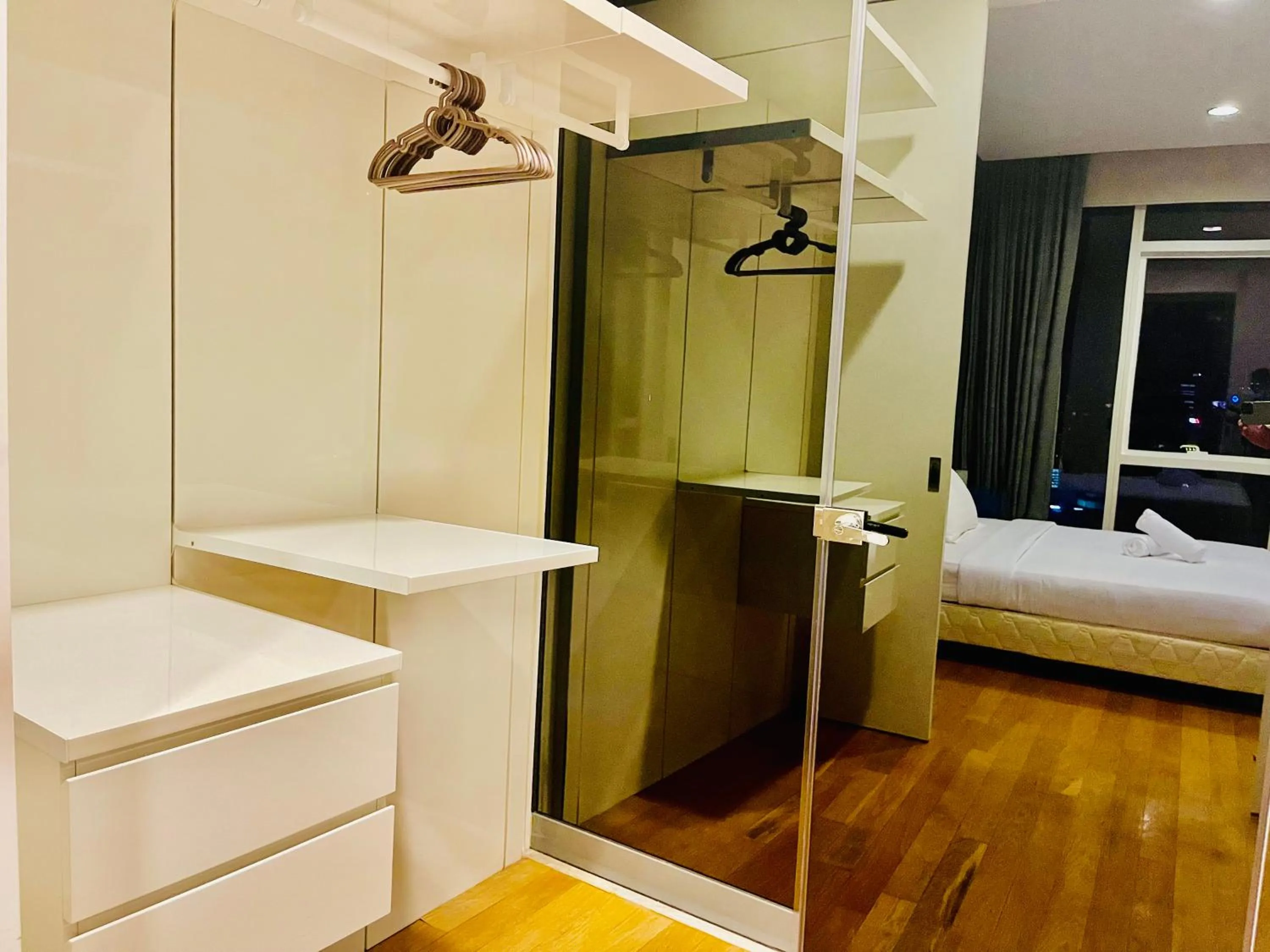 Bathroom, Bed in Castle Quest Residence