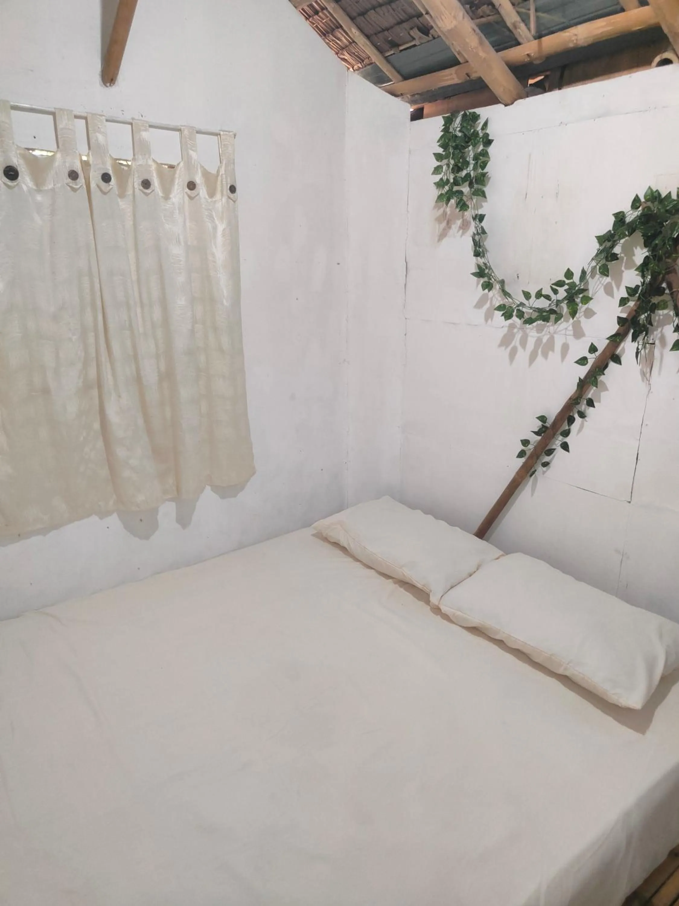 Bed in Beach Front Calatagan Apartelle