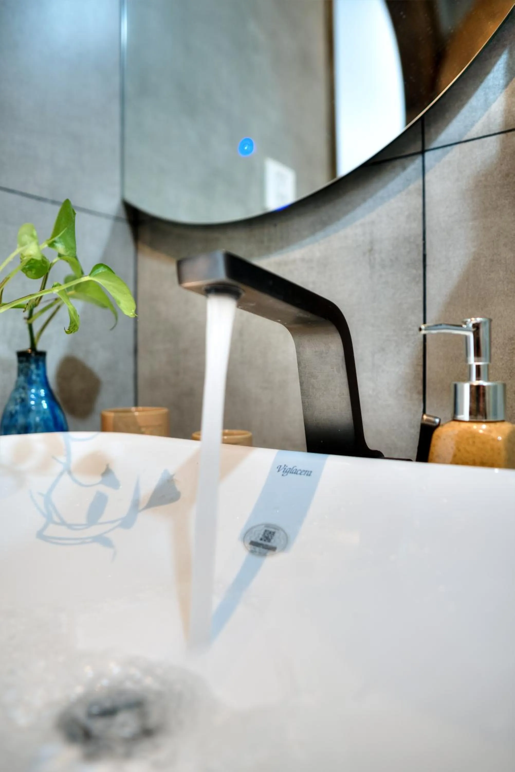 Bathroom in MTR Apartment & Hotel