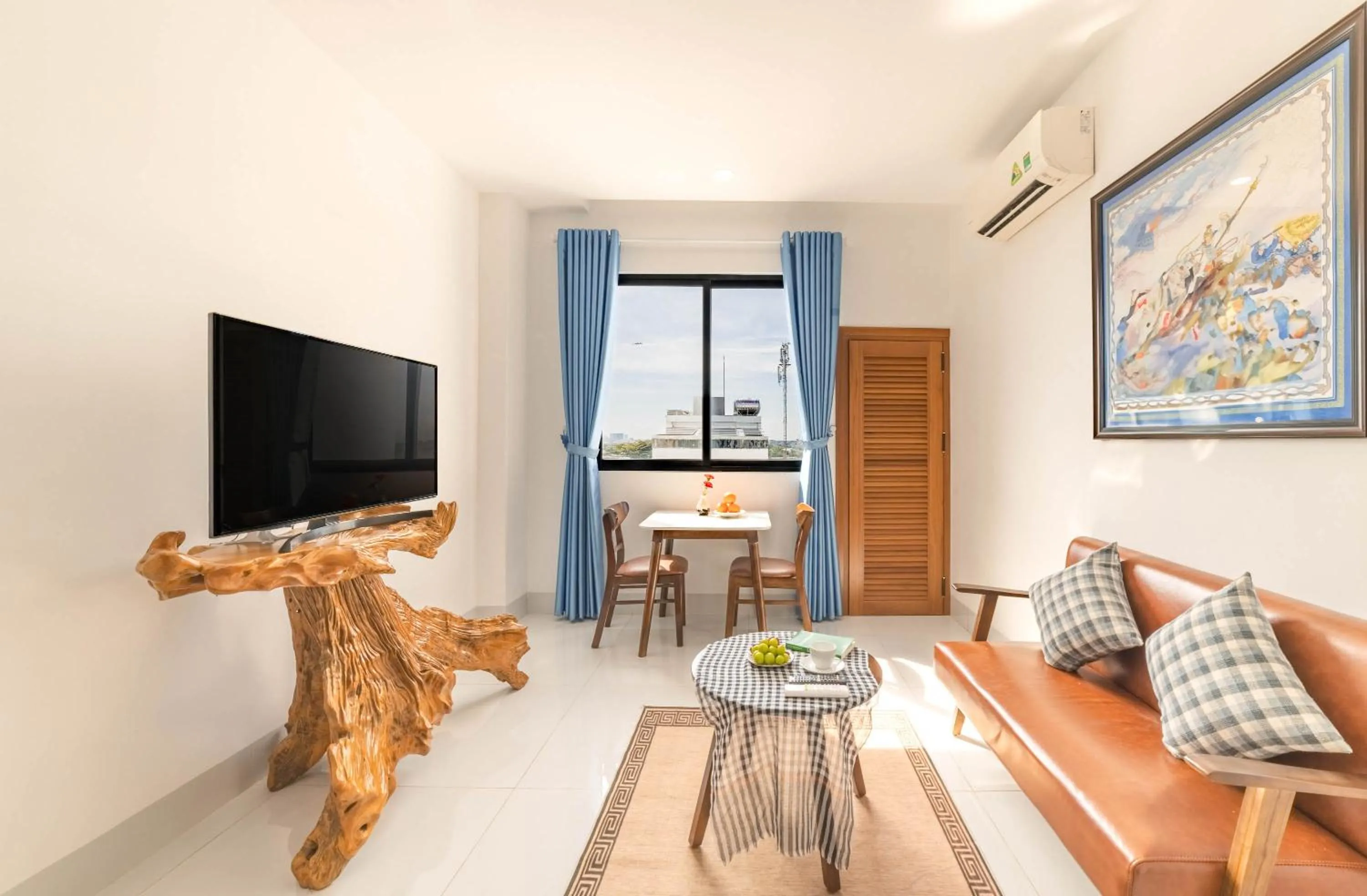 TV and multimedia in MTR Apartment & Hotel