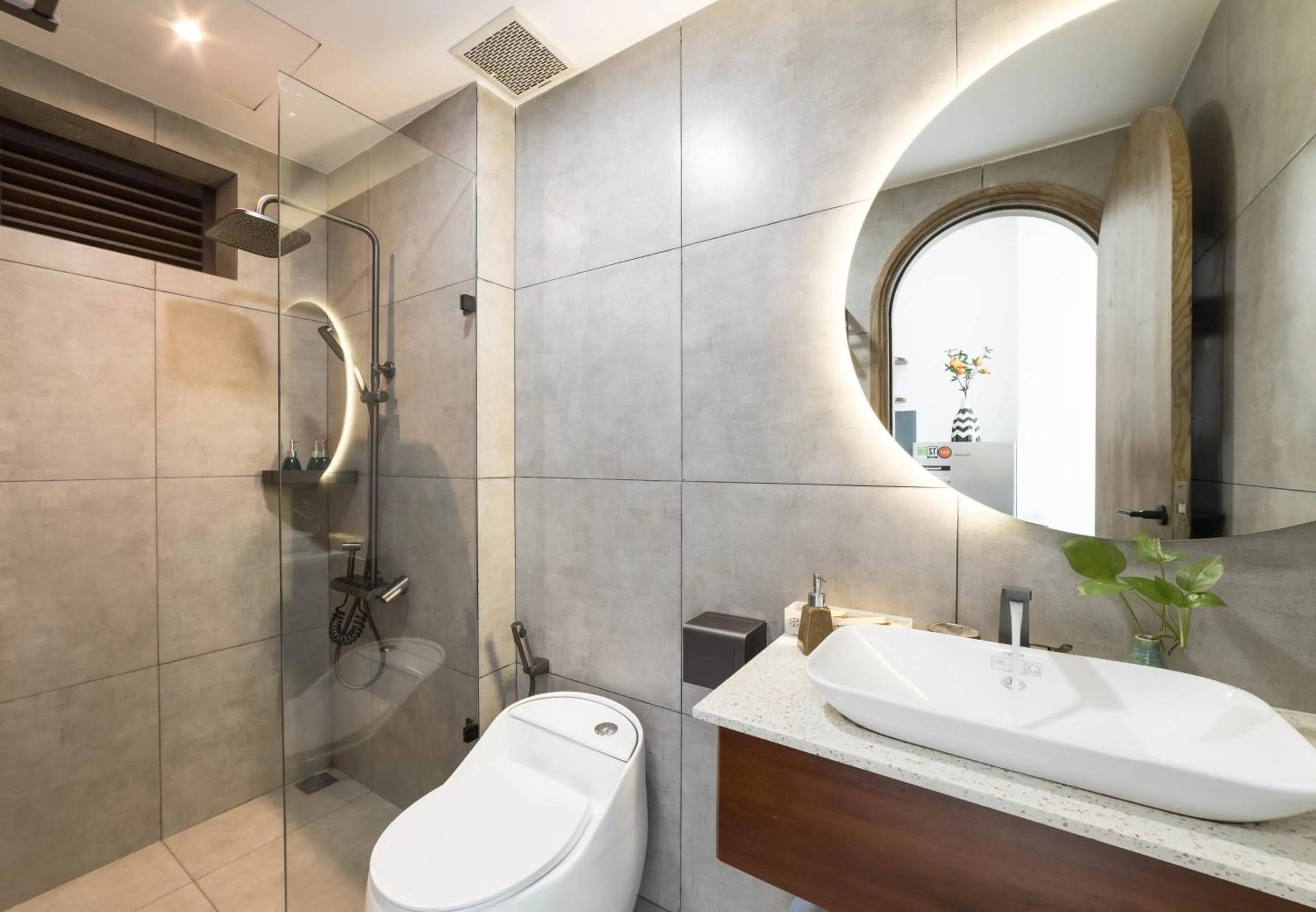 Shower in MTR Apartment & Hotel