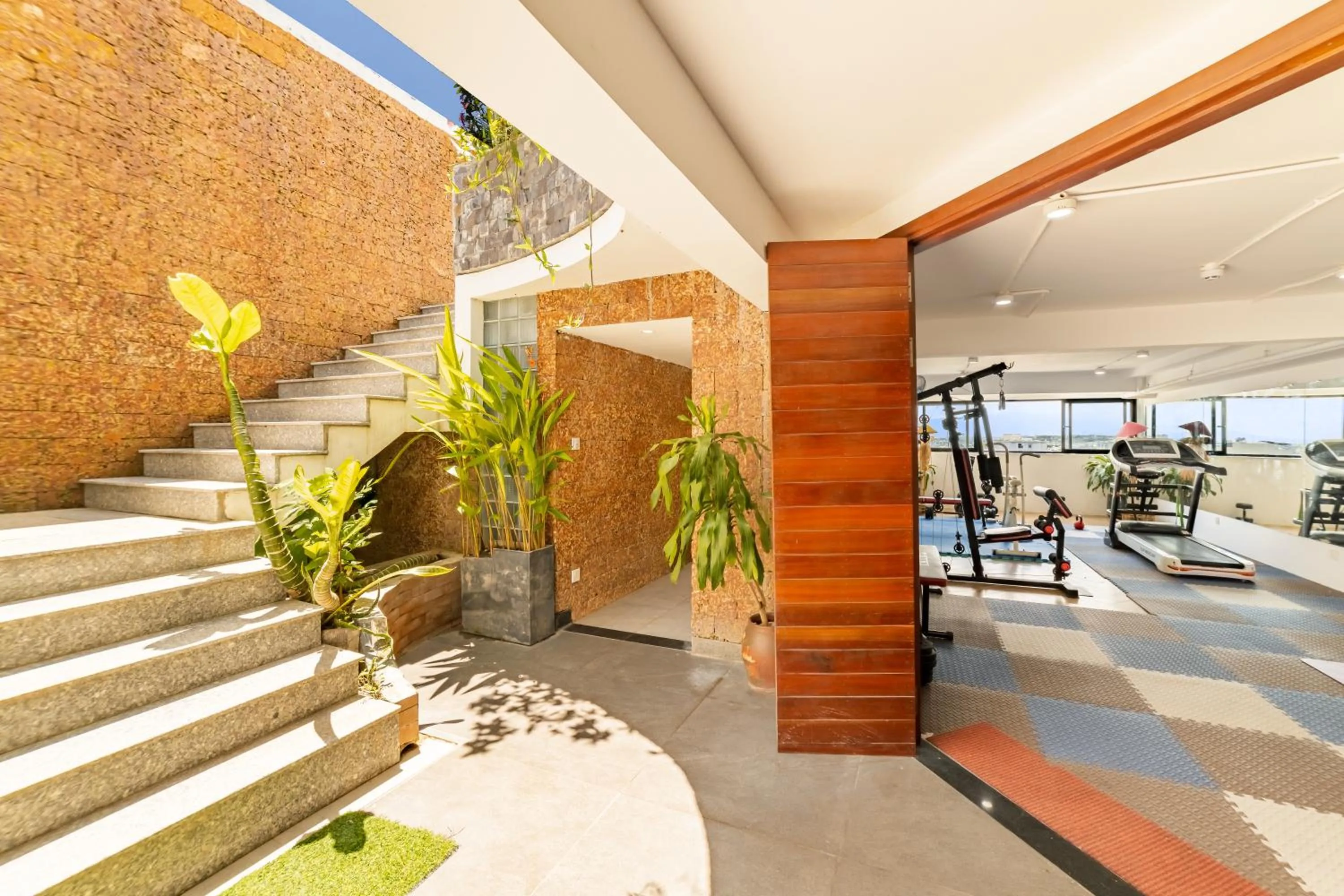 Fitness centre/facilities in MTR Apartment & Hotel