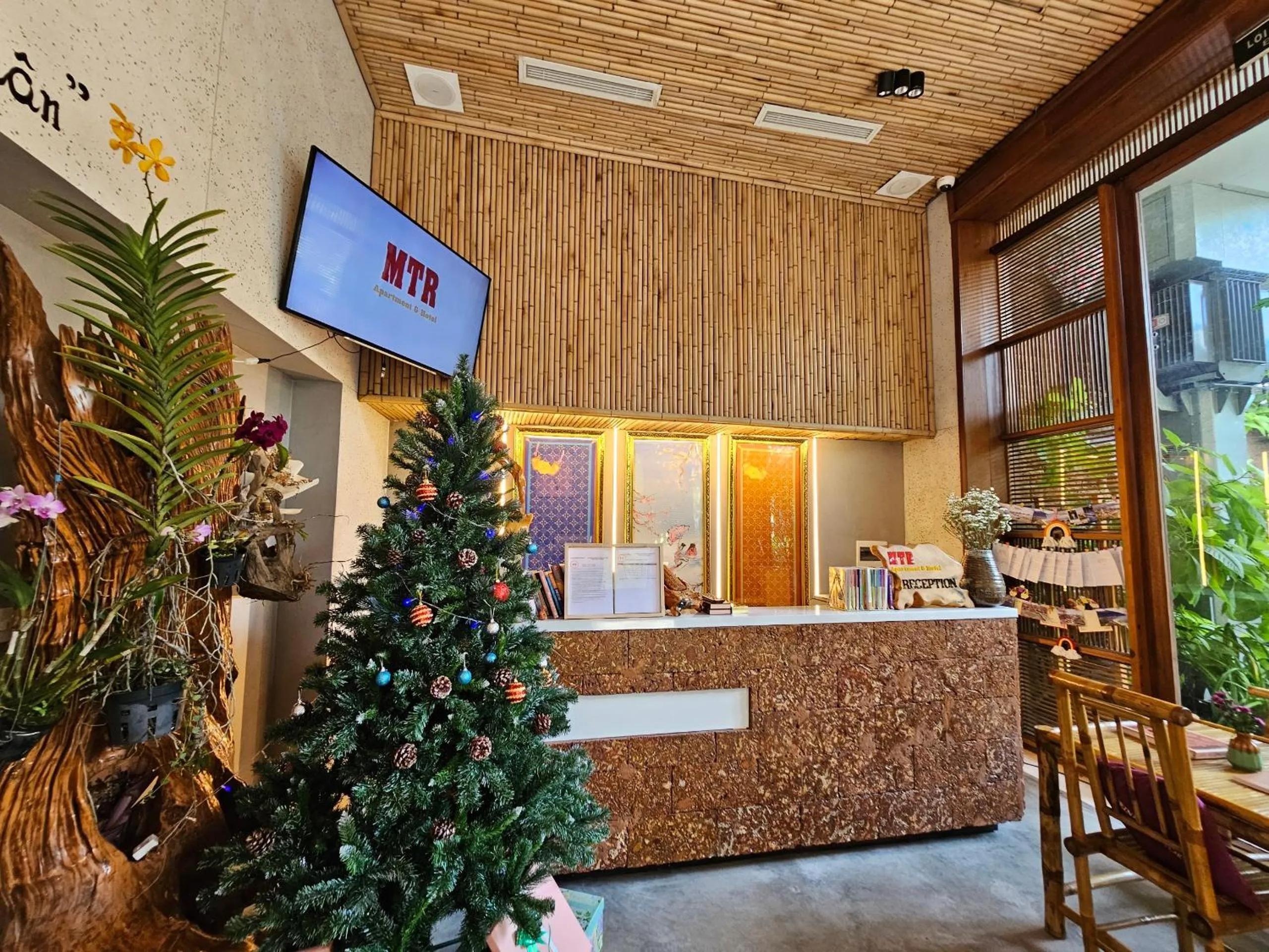 Lobby or reception in MTR Apartment & Hotel