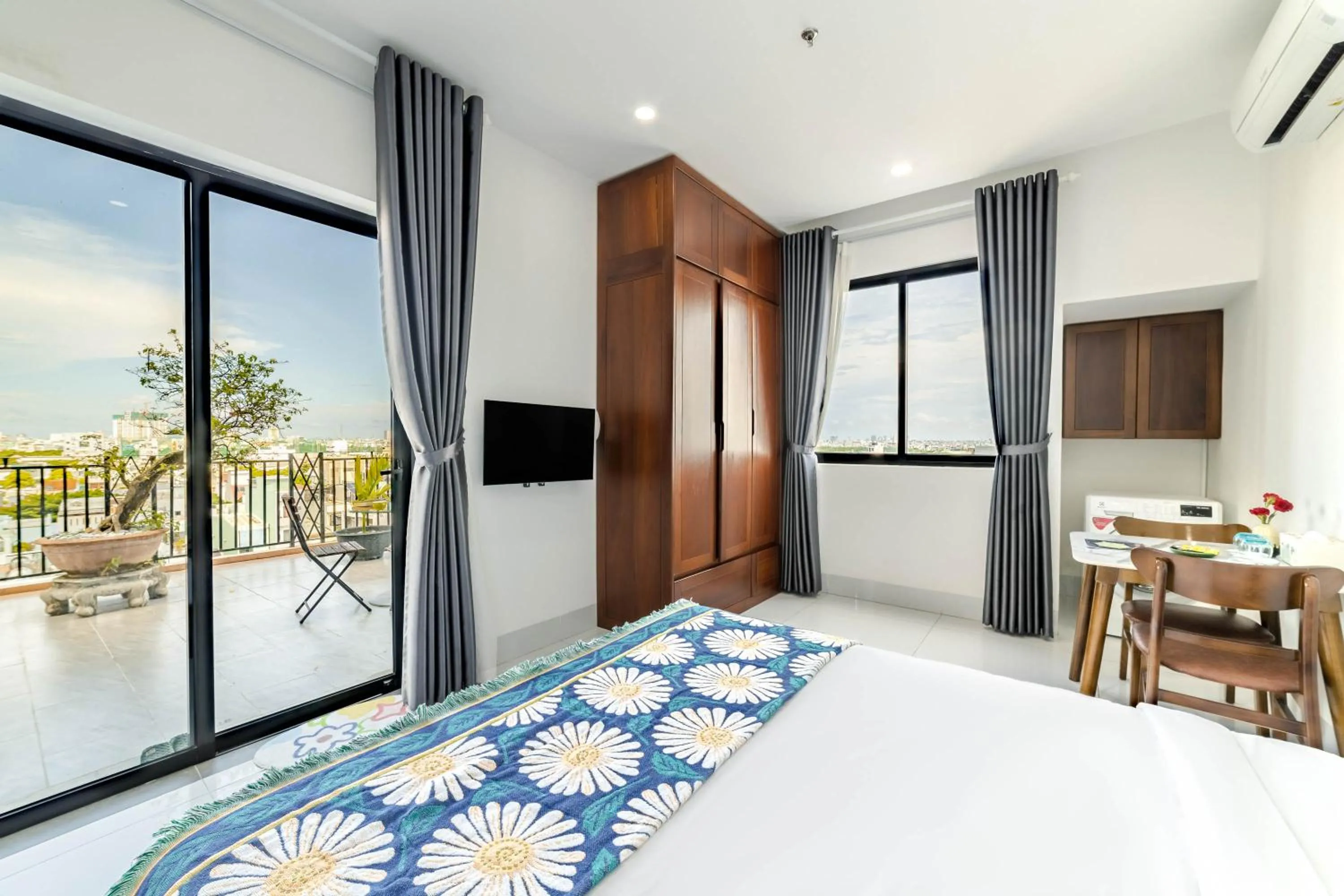 Bed in MTR Apartment & Hotel