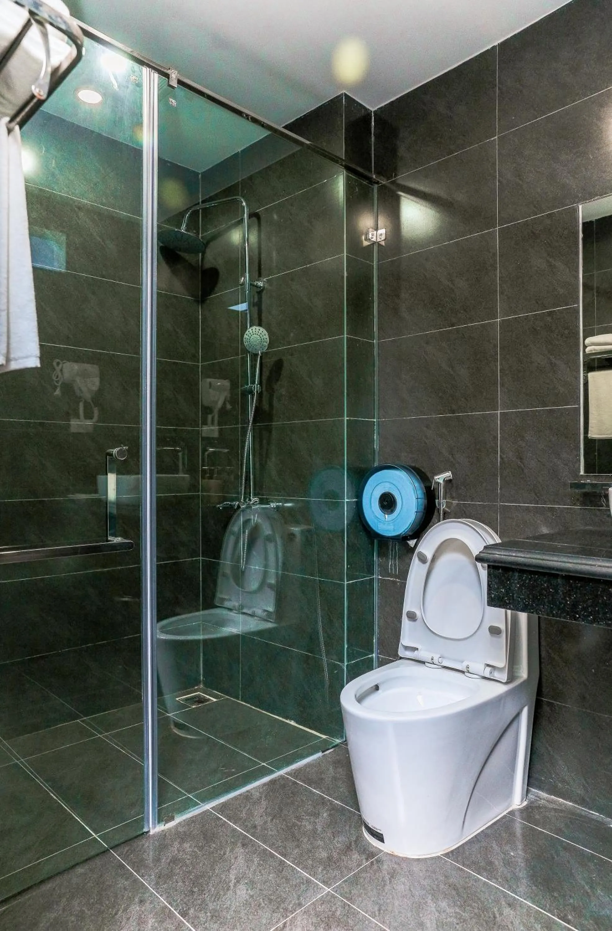 Toilet in Yên Phong Hotel