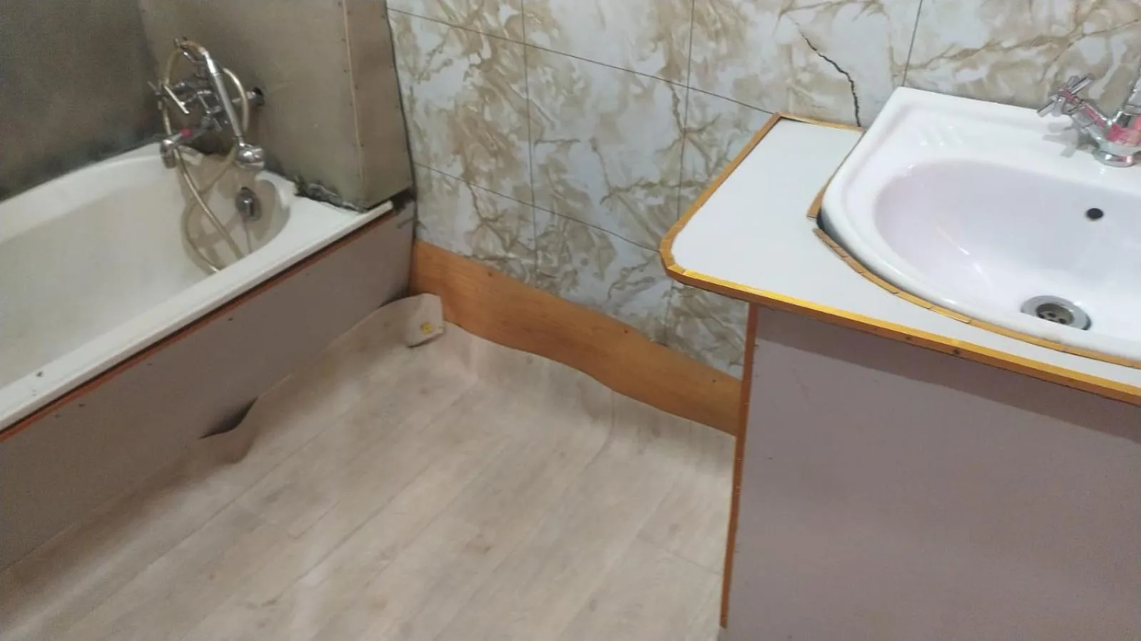 Shamus Maqbool Group Of Houseboat