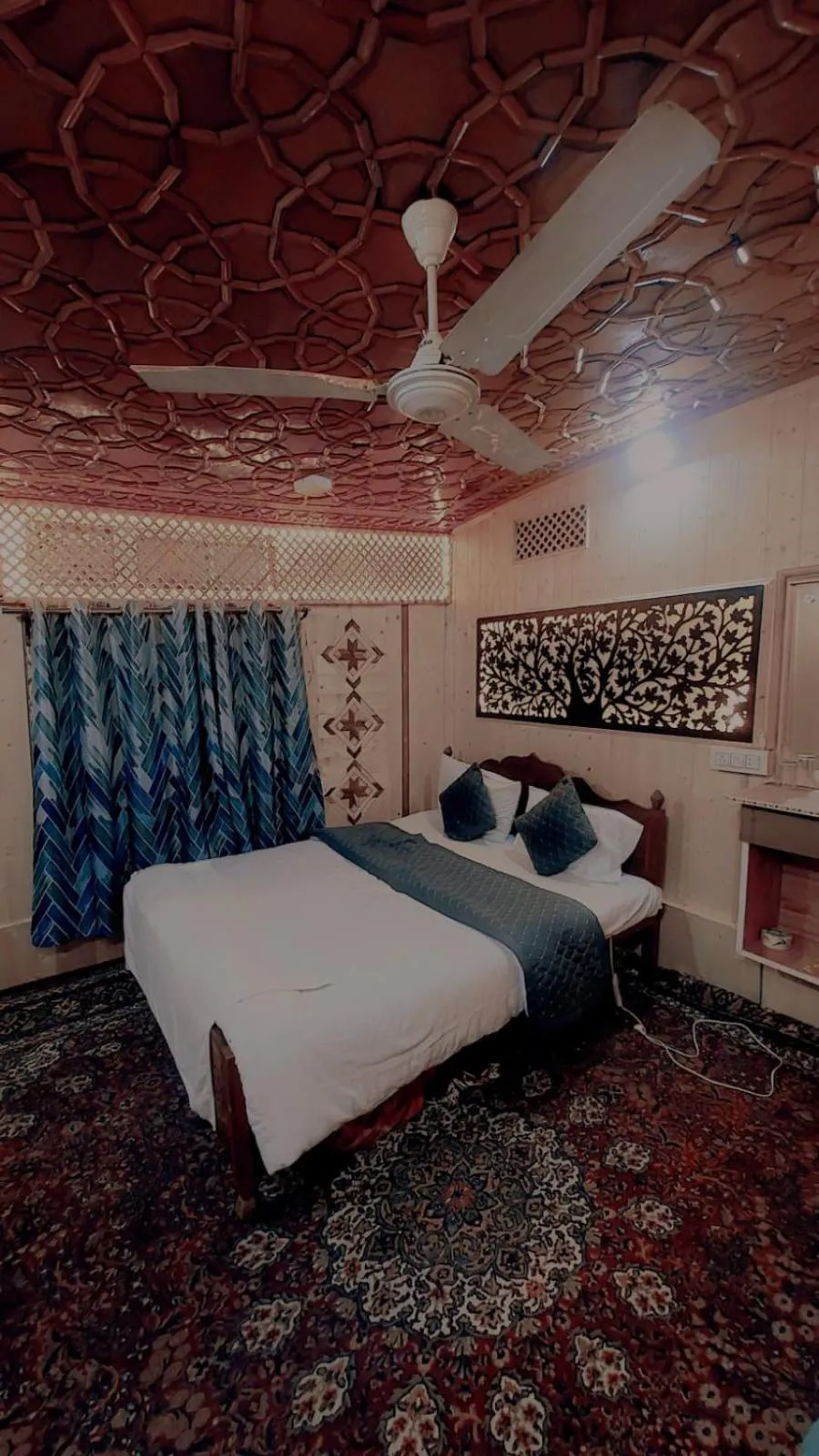 Bed in Shamus Maqbool Group Of Houseboat